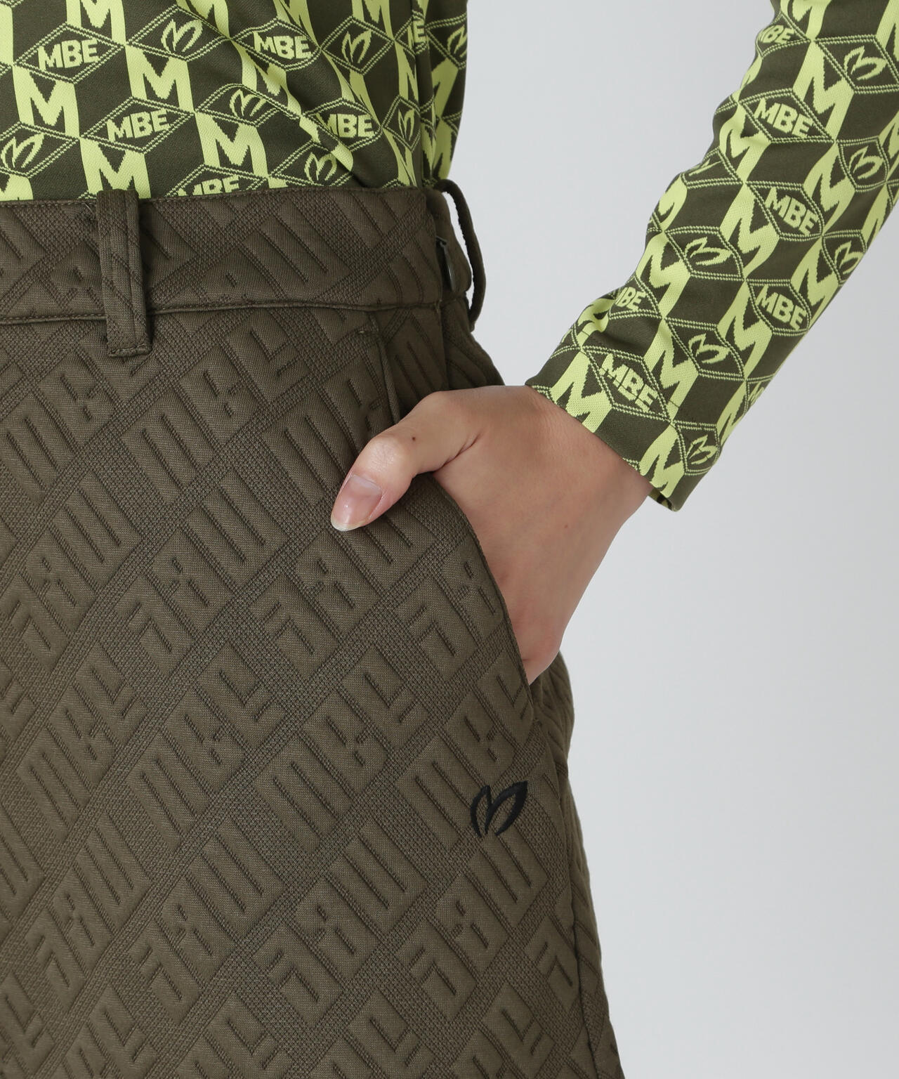 ロゴジャガードストレッチスカート