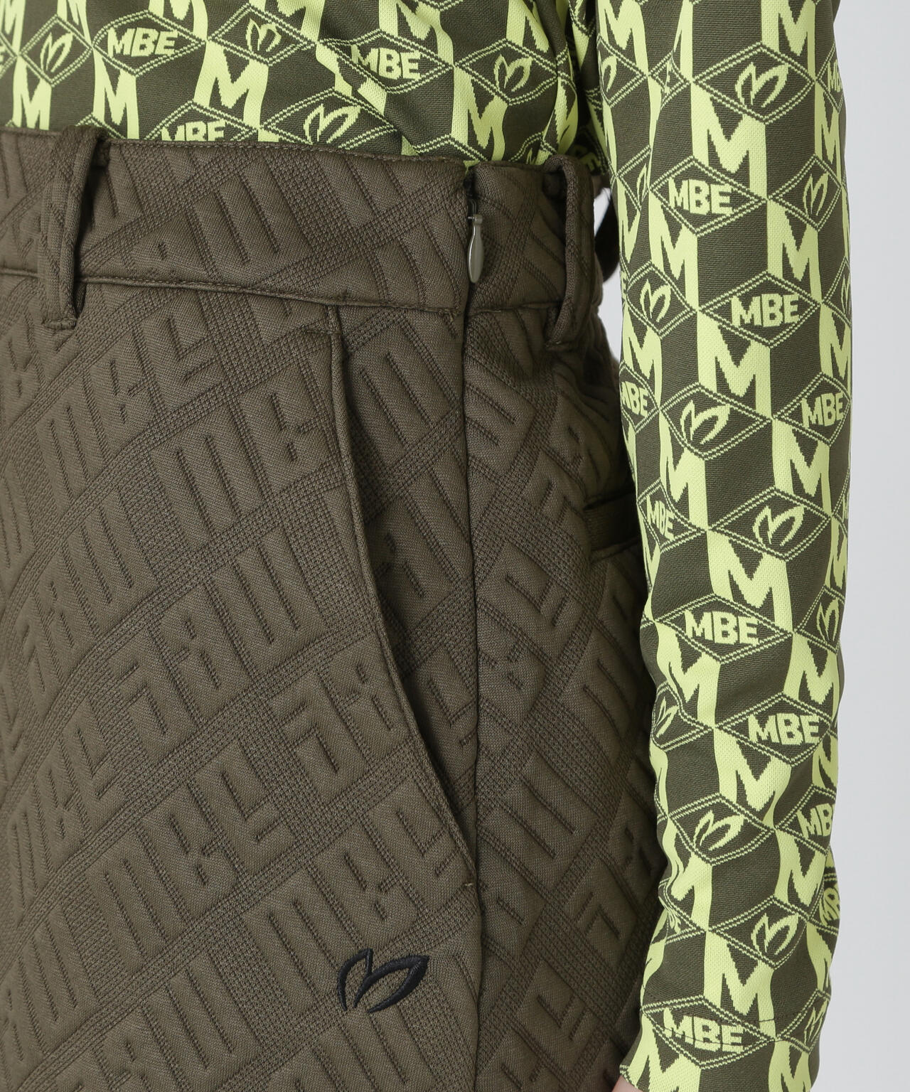 ロゴジャガードストレッチスカート