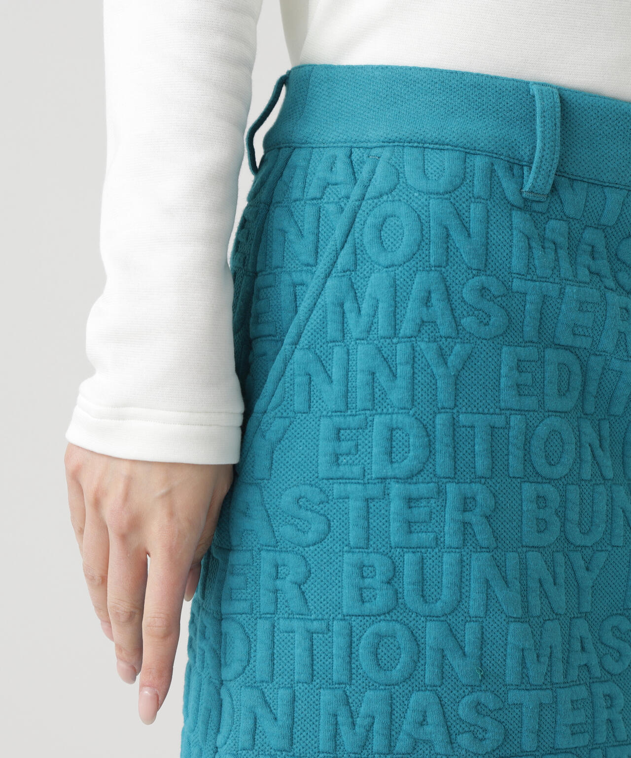 ロゴキルトジャガードスカート