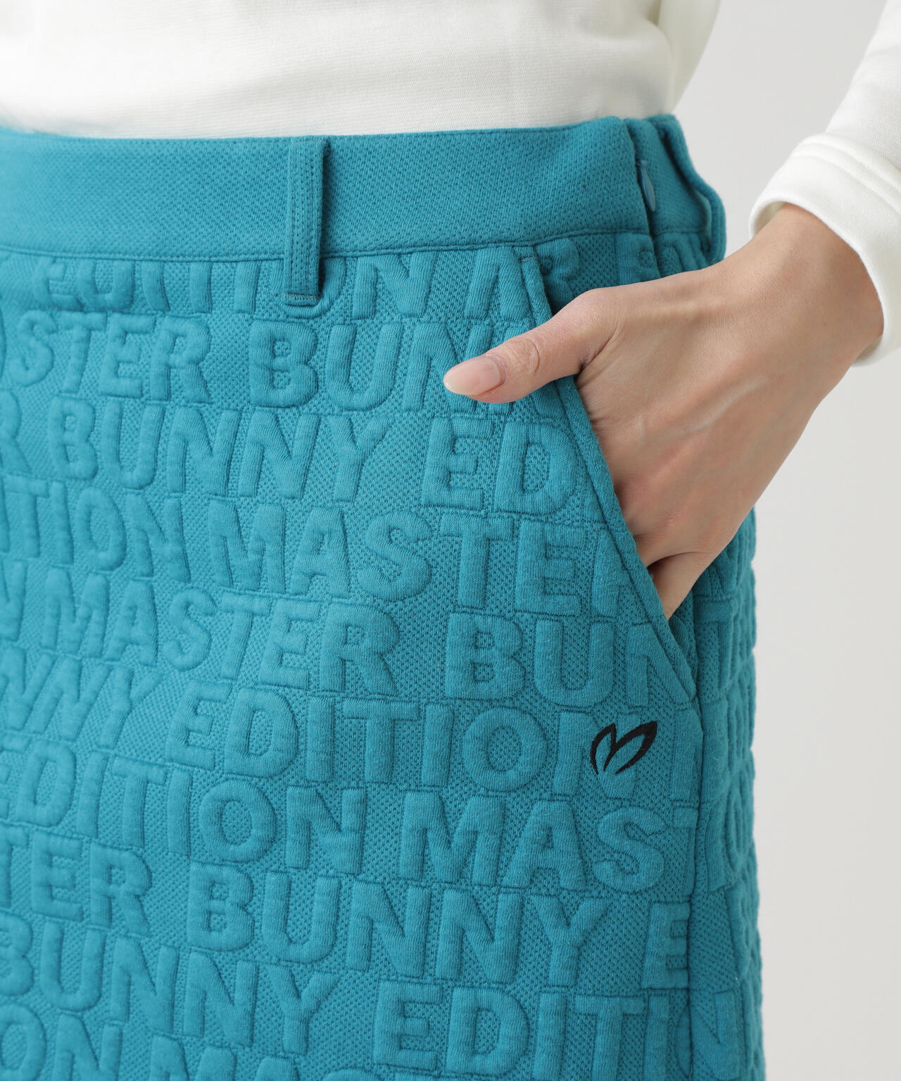 ロゴキルトジャガードスカート