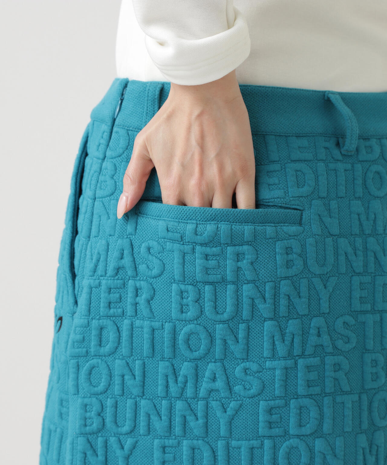 ロゴキルトジャガードスカート