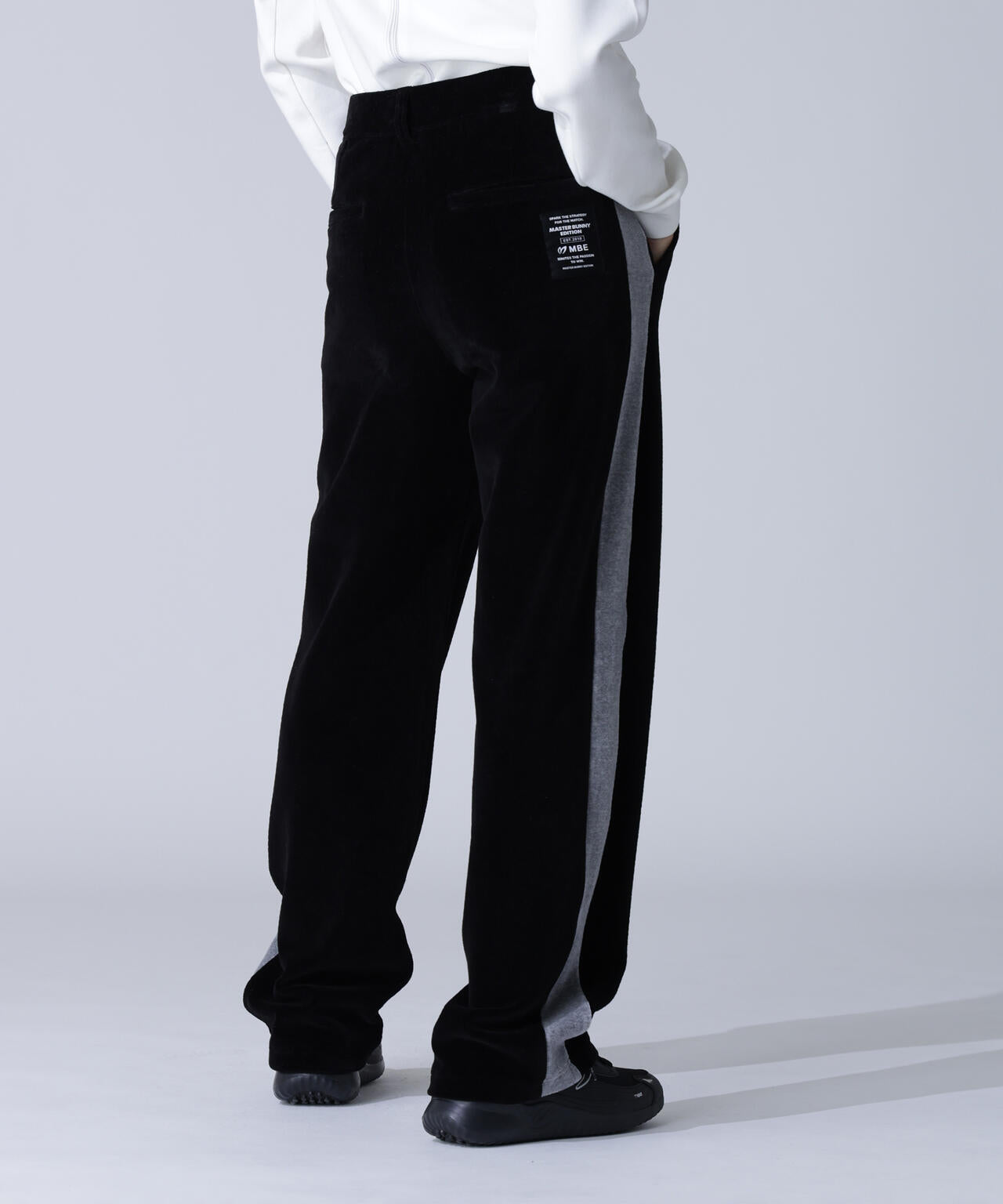 岩井ツインズコラボカラーあり】ベロアパンツ | MASTER BUNNY EDITION