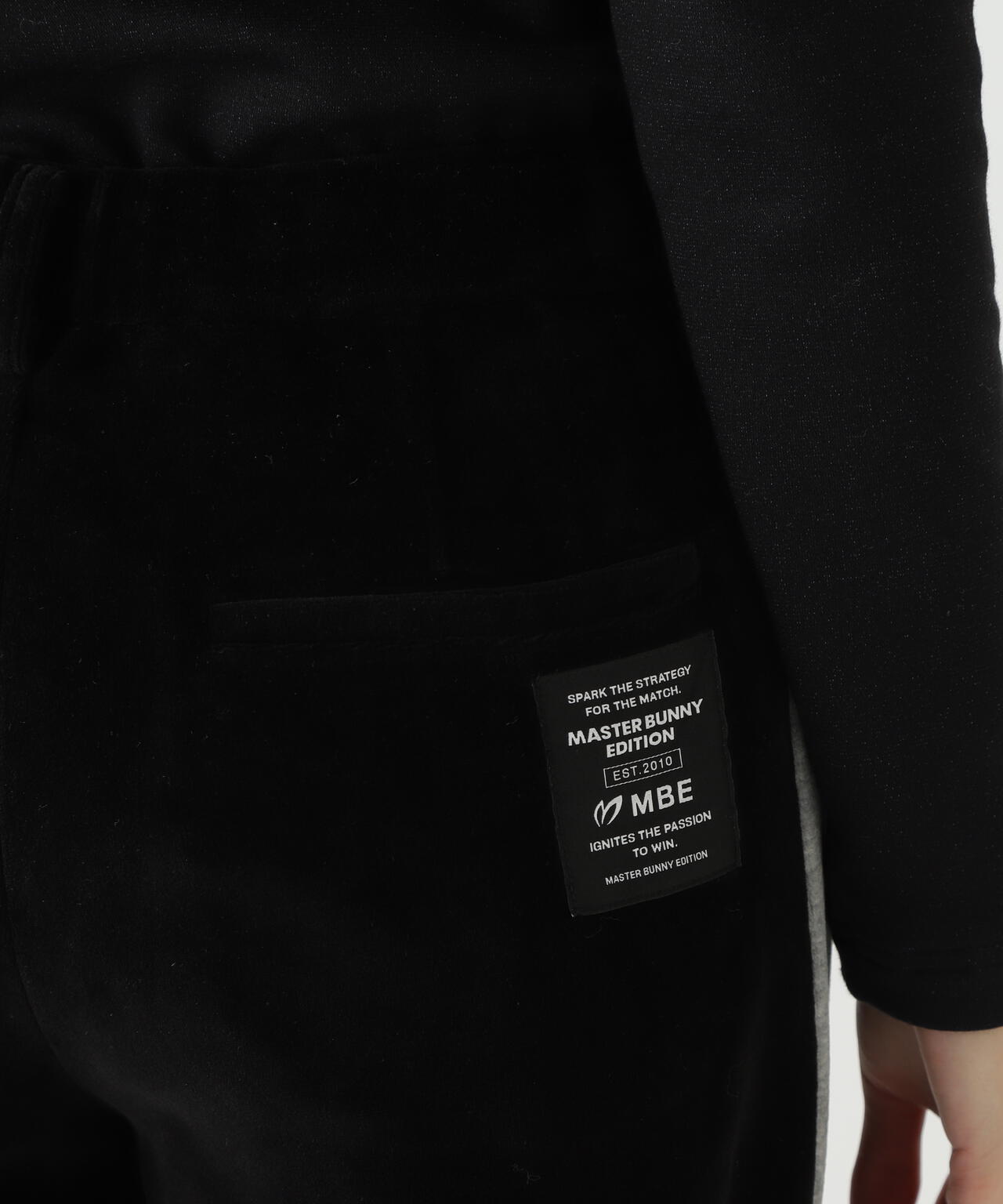 岩井ツインズコラボカラーあり】ベロアパンツ | MASTER BUNNY EDITION