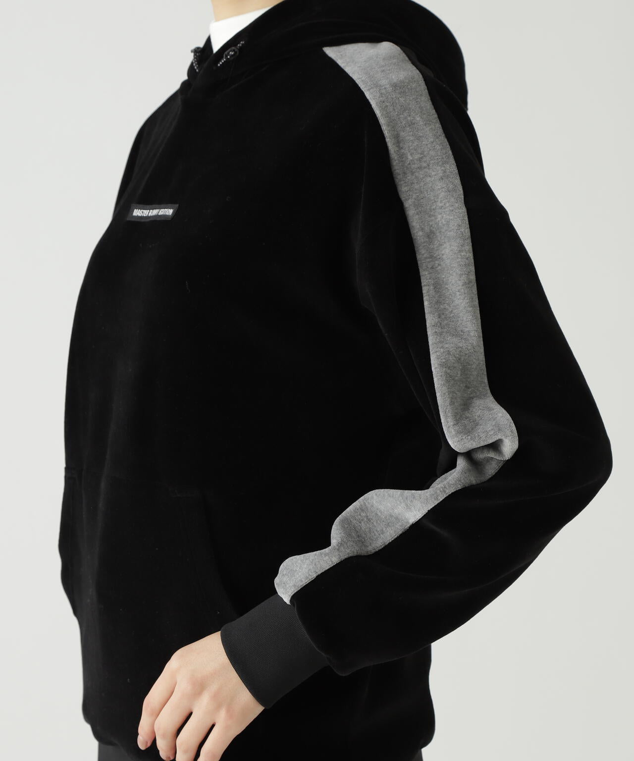 岩井ツインズコラボカラーあり】ベロアフーディプルオーバー | MASTER