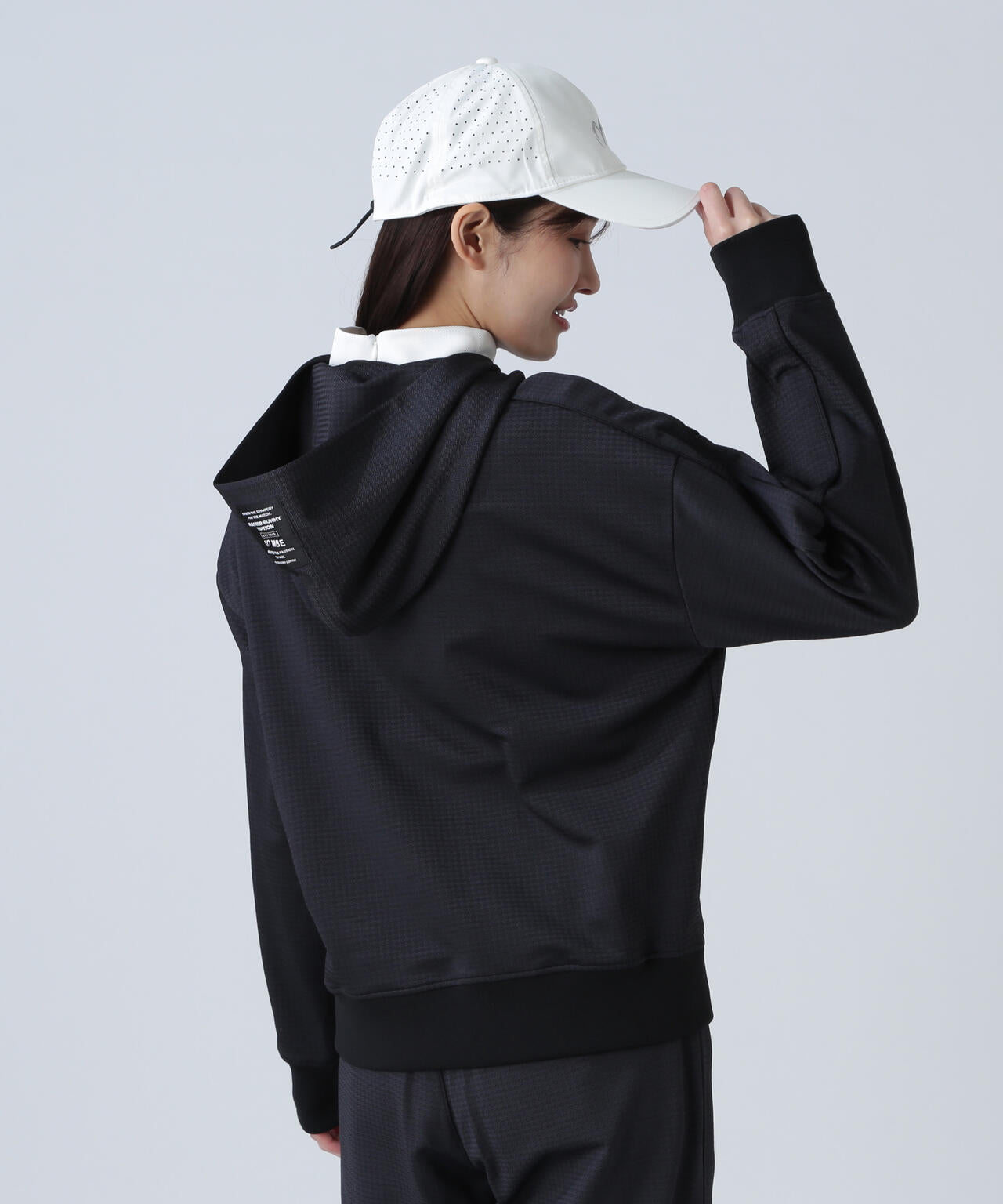 幾何学柄ジャガード フーディプルオーバー