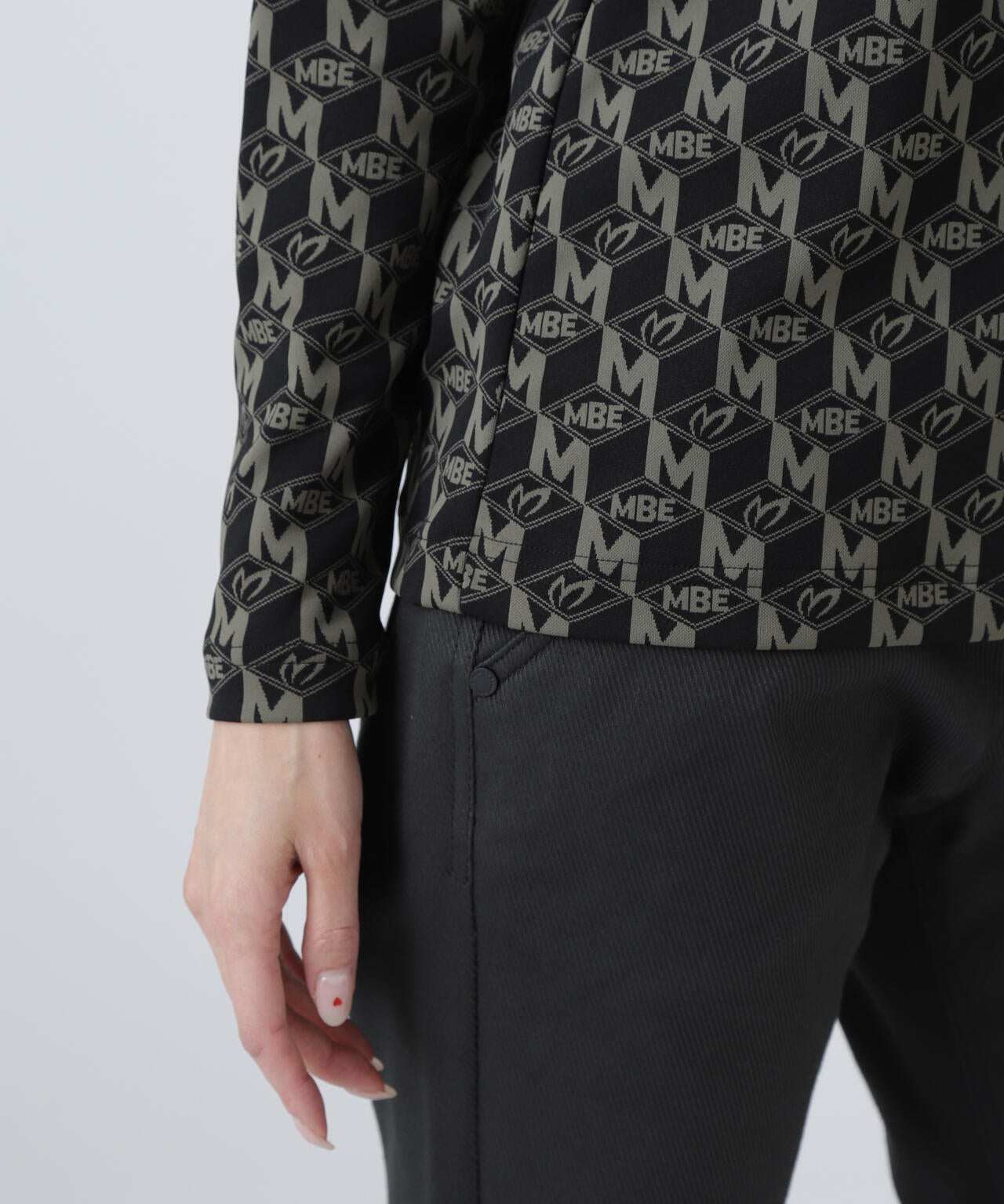 エコブルーMキューブジャガード長袖ハイネックカットソー