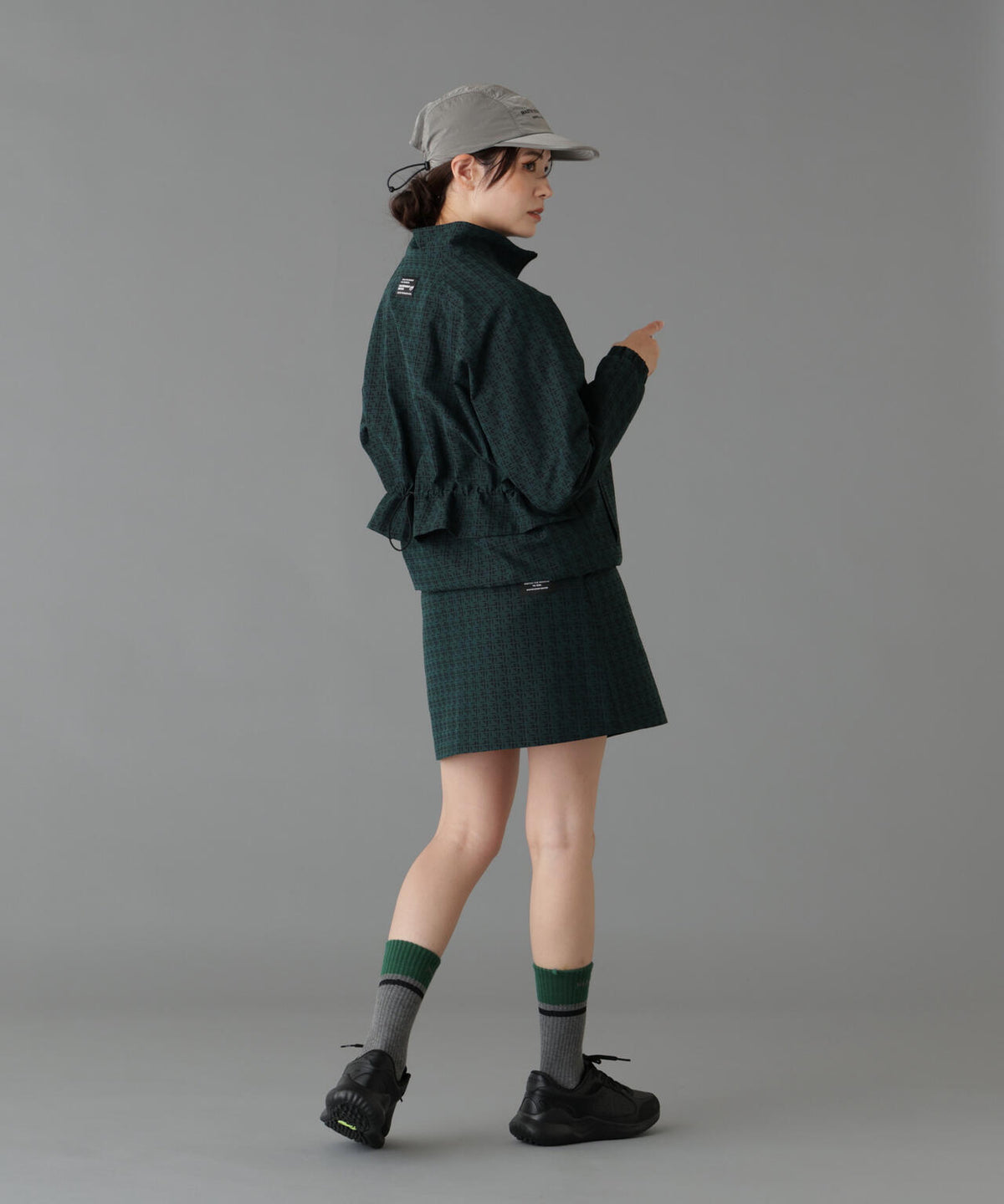 Height : 160 Bust : 80 Waist : 58 Hips : 83 着用サイズ：1