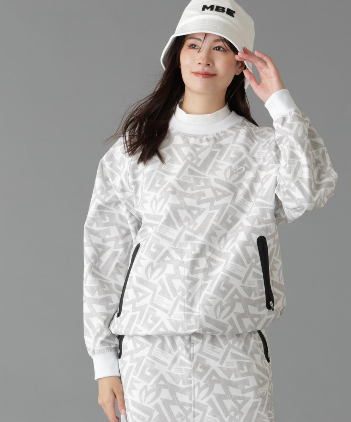 Height : 160 Bust : 80 Waist : 58 Hips : 83 着用サイズ：1