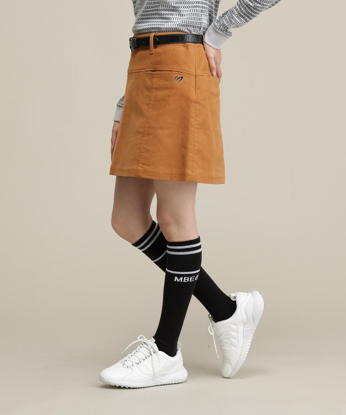 Height : 160 Bust : 80 Waist : 58 Hips : 83 着用サイズ：1