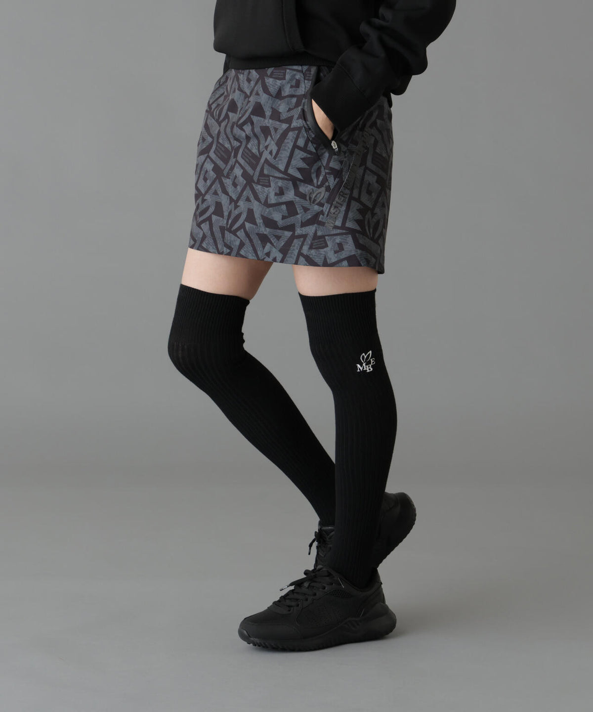 Height : 160 Bust : 80 Waist : 58 Hips : 83 着用サイズ：1