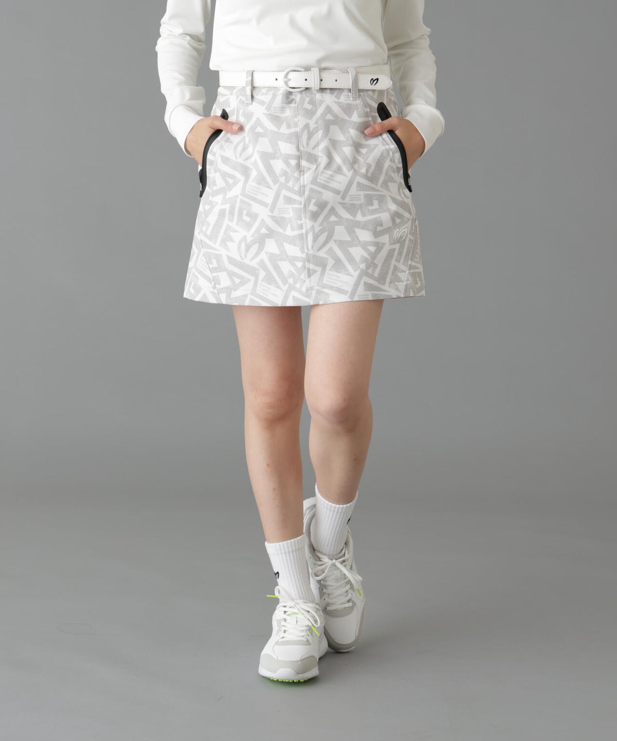 Height : 160 Bust : 80 Waist : 58 Hips : 83 着用サイズ：1