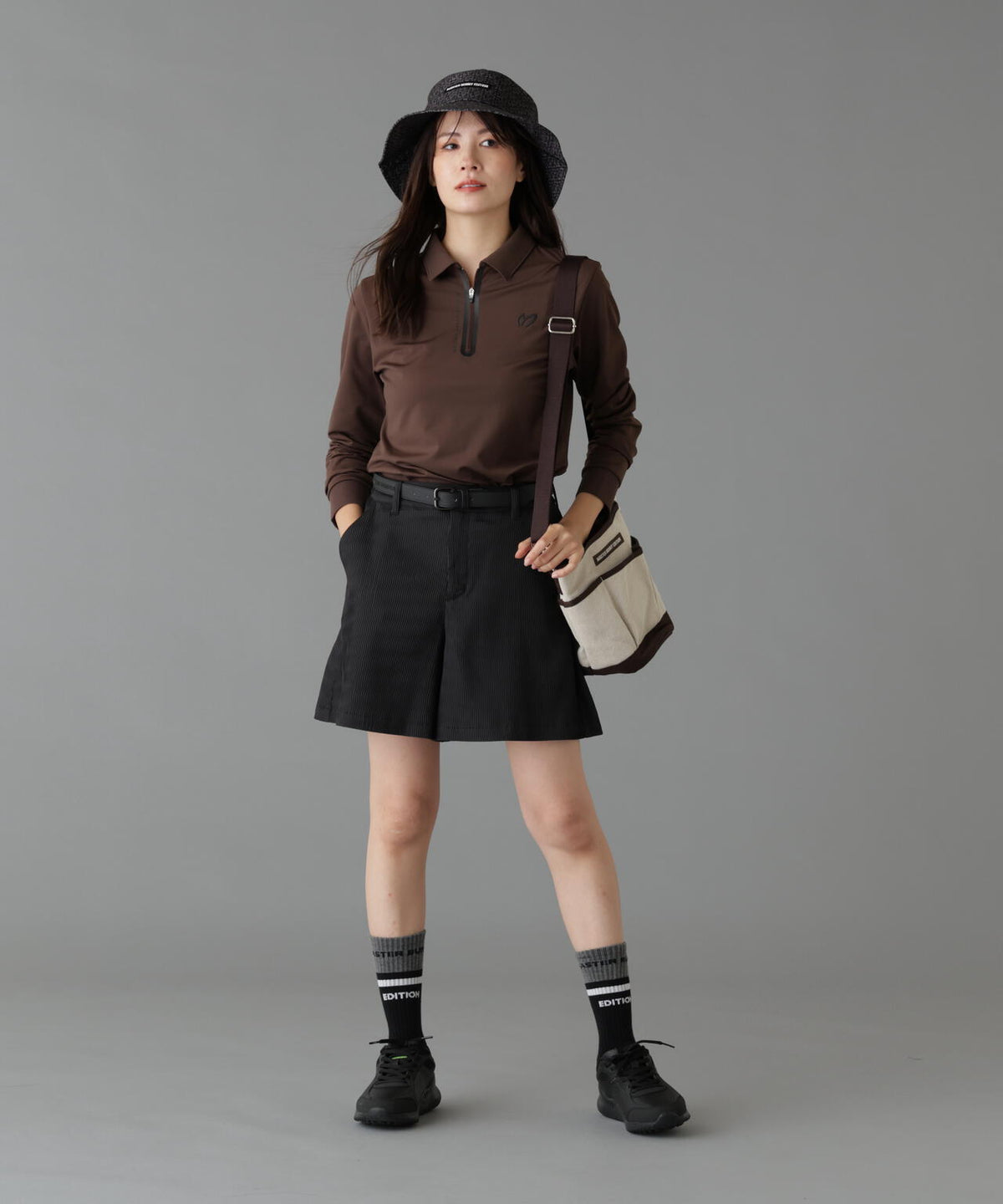 Height : 160 Bust : 80 Waist : 58 Hips : 83 着用サイズ：1