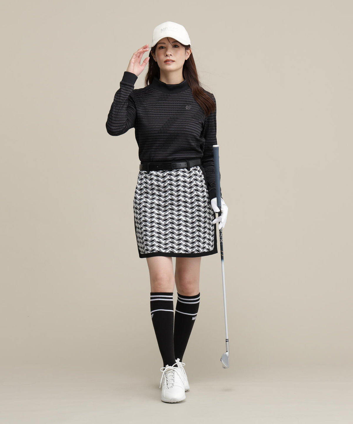 Height : 160 Bust : 80 Waist : 58 Hips : 83 着用サイズ：1