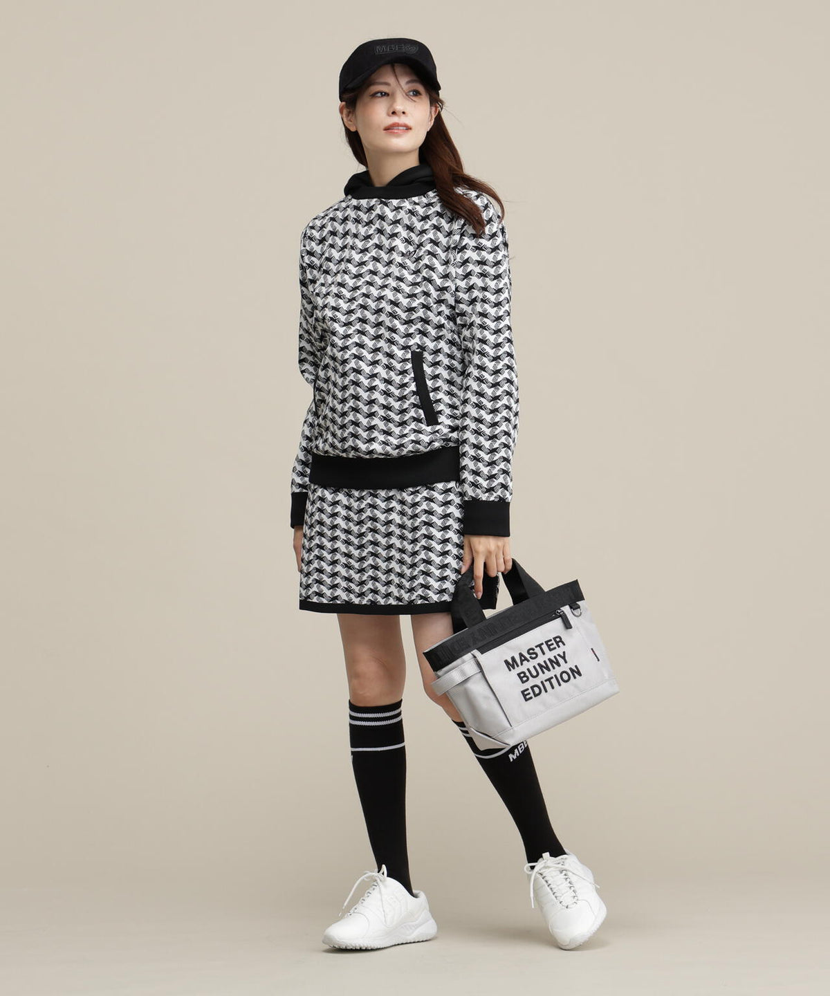 Height : 160 Bust : 80 Waist : 58 Hips : 83 着用サイズ：1