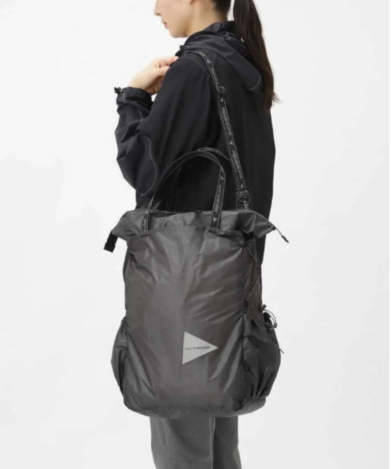 and wander/アンドワンダー　sil tote bag　シルトートバッグ　5743975113