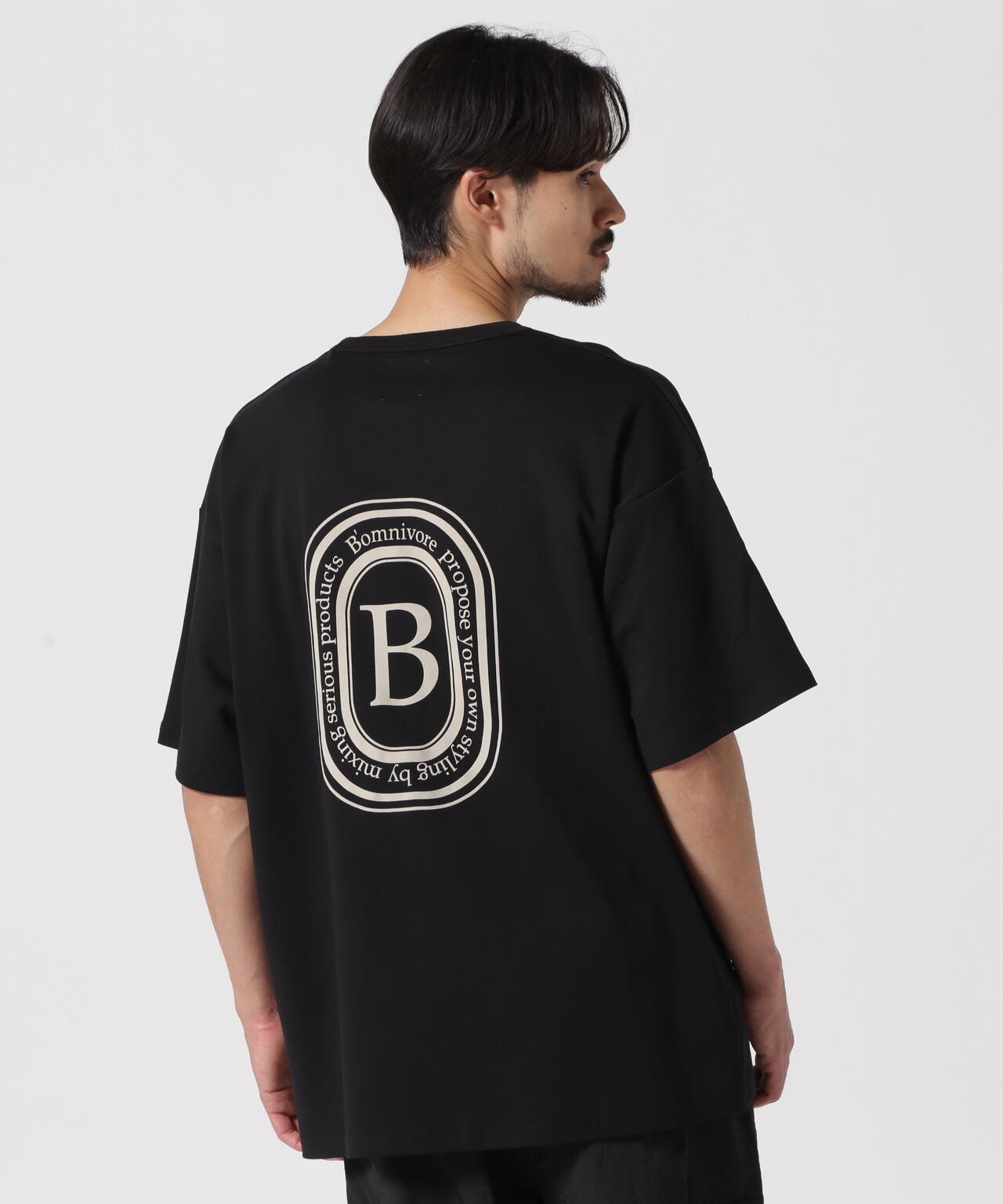 B omnivore/ビーオムニボー  LOGO S/S Tee