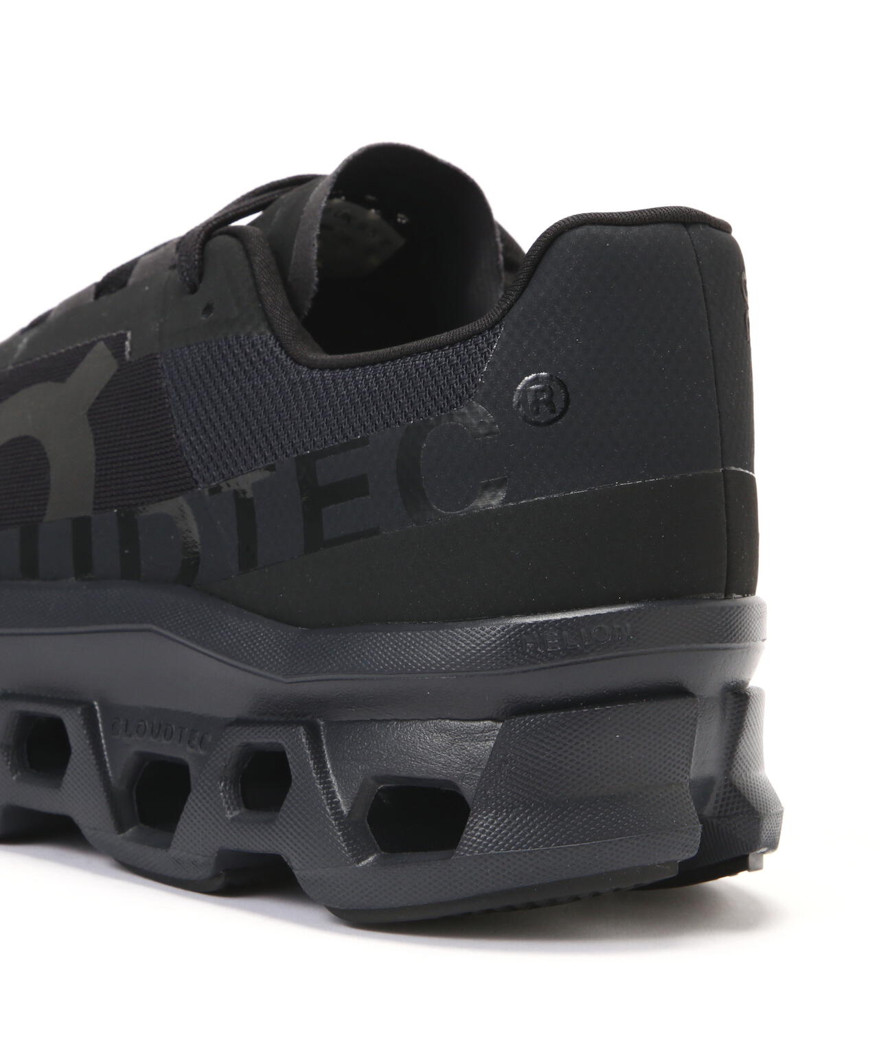 On/オン　Cloudmonster クラウドモンスター