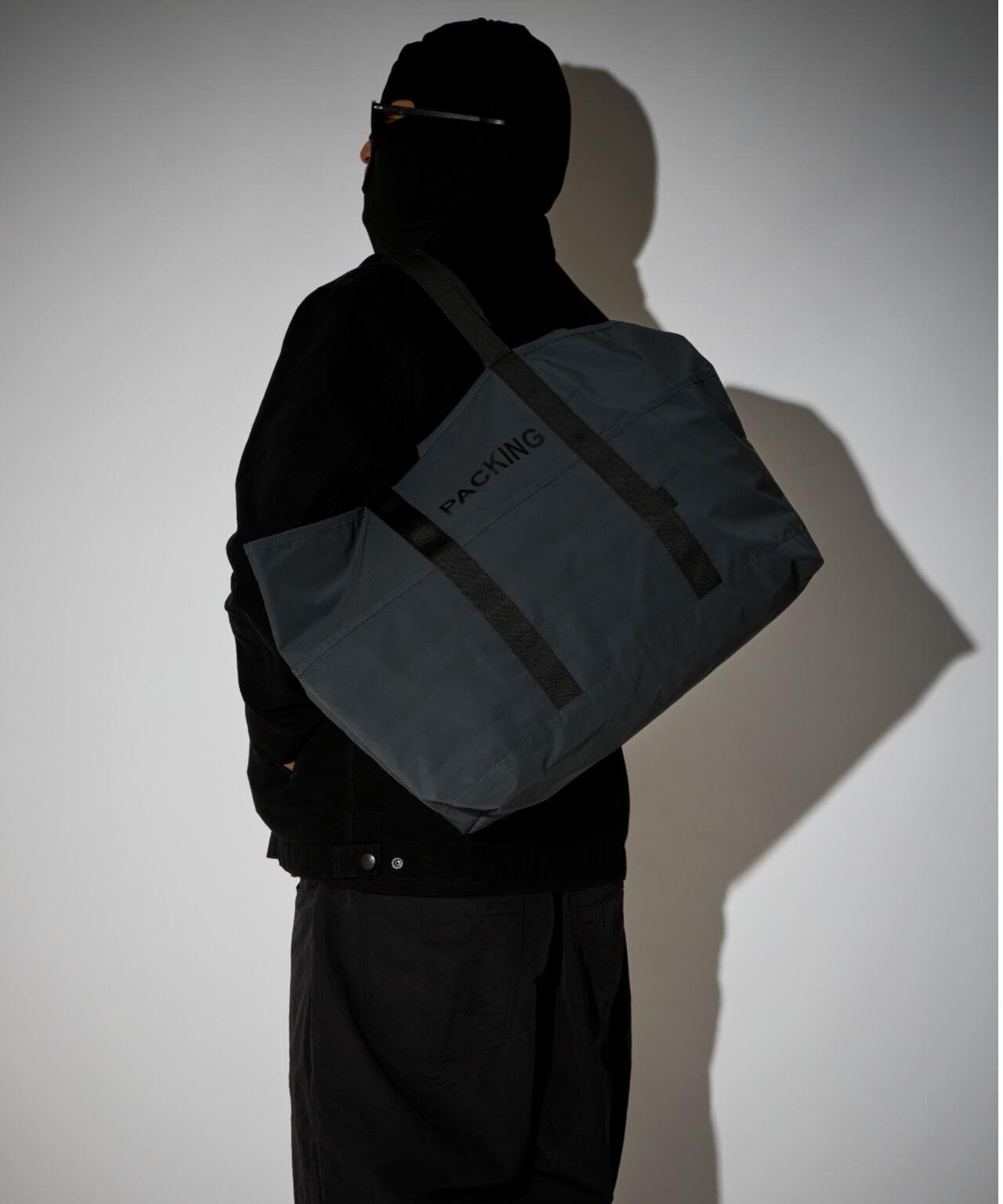 PACKING/パッキング　BLACK REFLECTIVE TOTE