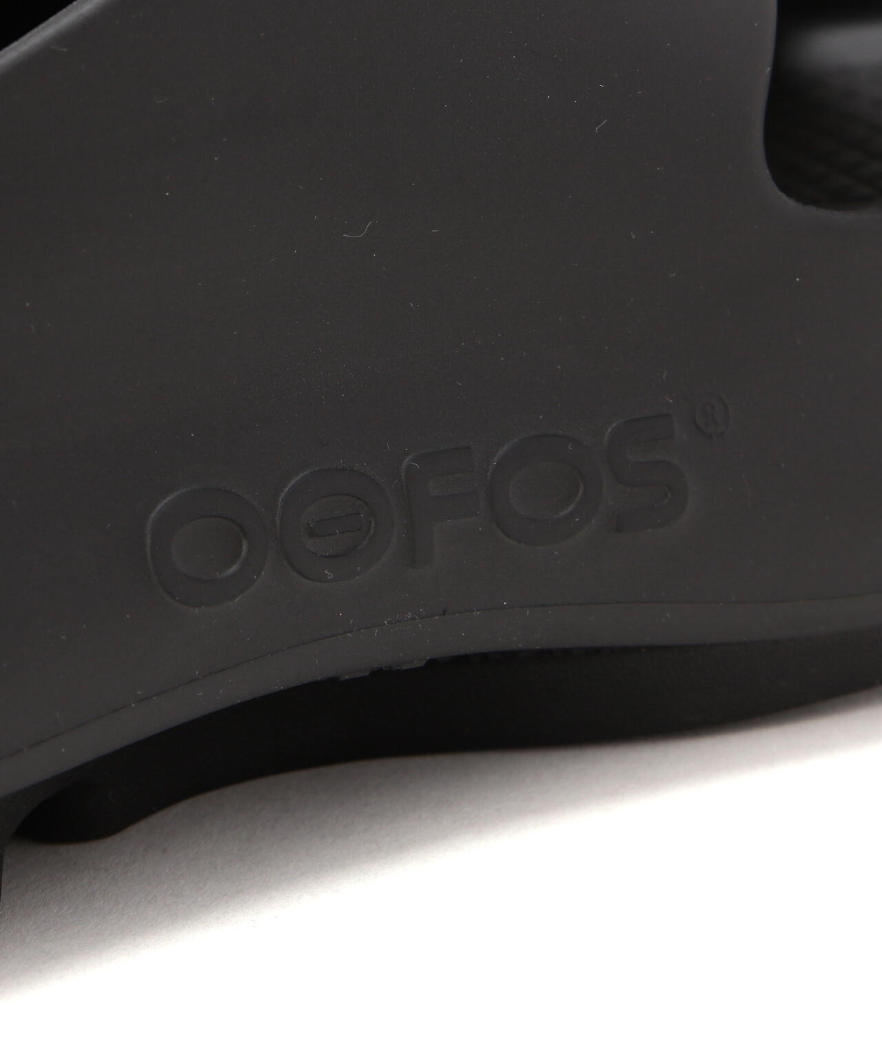 OOFOS/ウーフォス　OOYEA ウーヤー リカバリーサンダル