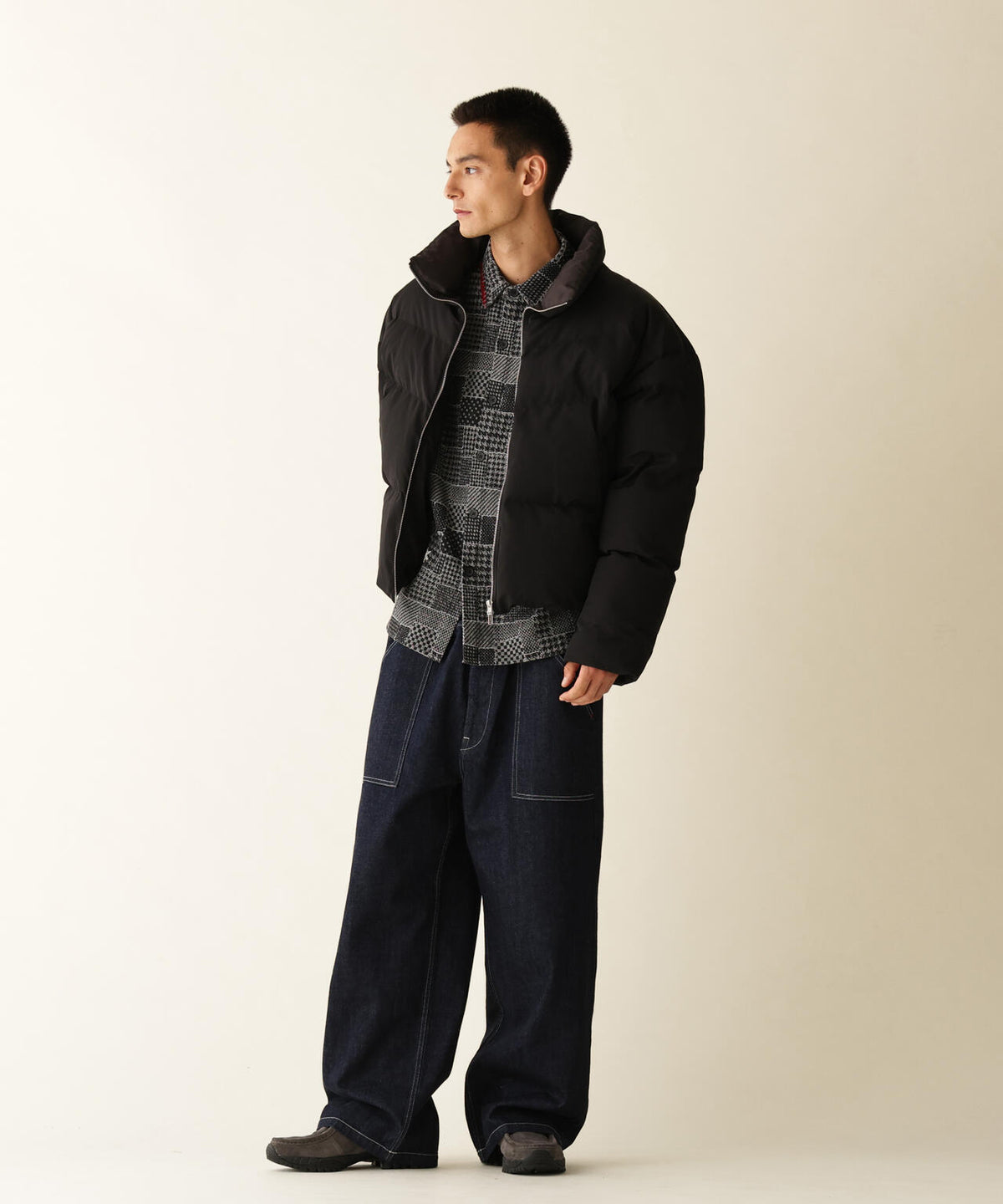 183cm B:86 W:74 H:88