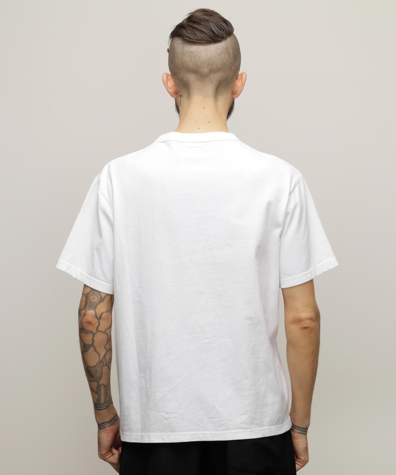 T-SHIRT FLOWER STUDDEDLEATHER PKT/フラワースタッズ レザーポケット