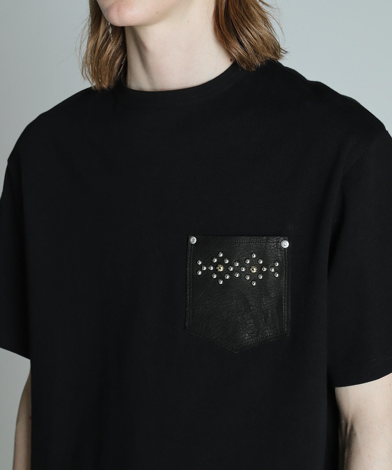 LEATHER POCKET DIAMOND STUDS T-SHIRT/レザーポケット ダイヤモンド