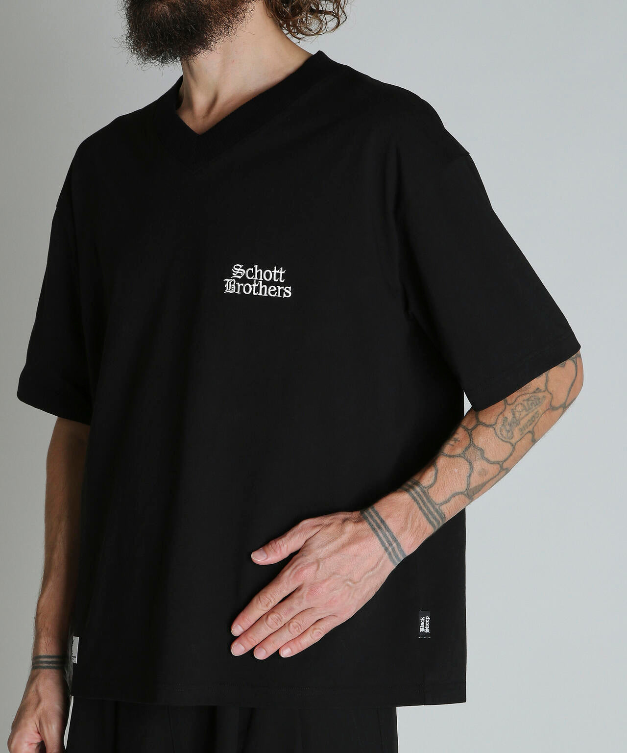 B.S. V NECK T-SHIRT/ブラックシープ Vネック Tシャツ | Schott