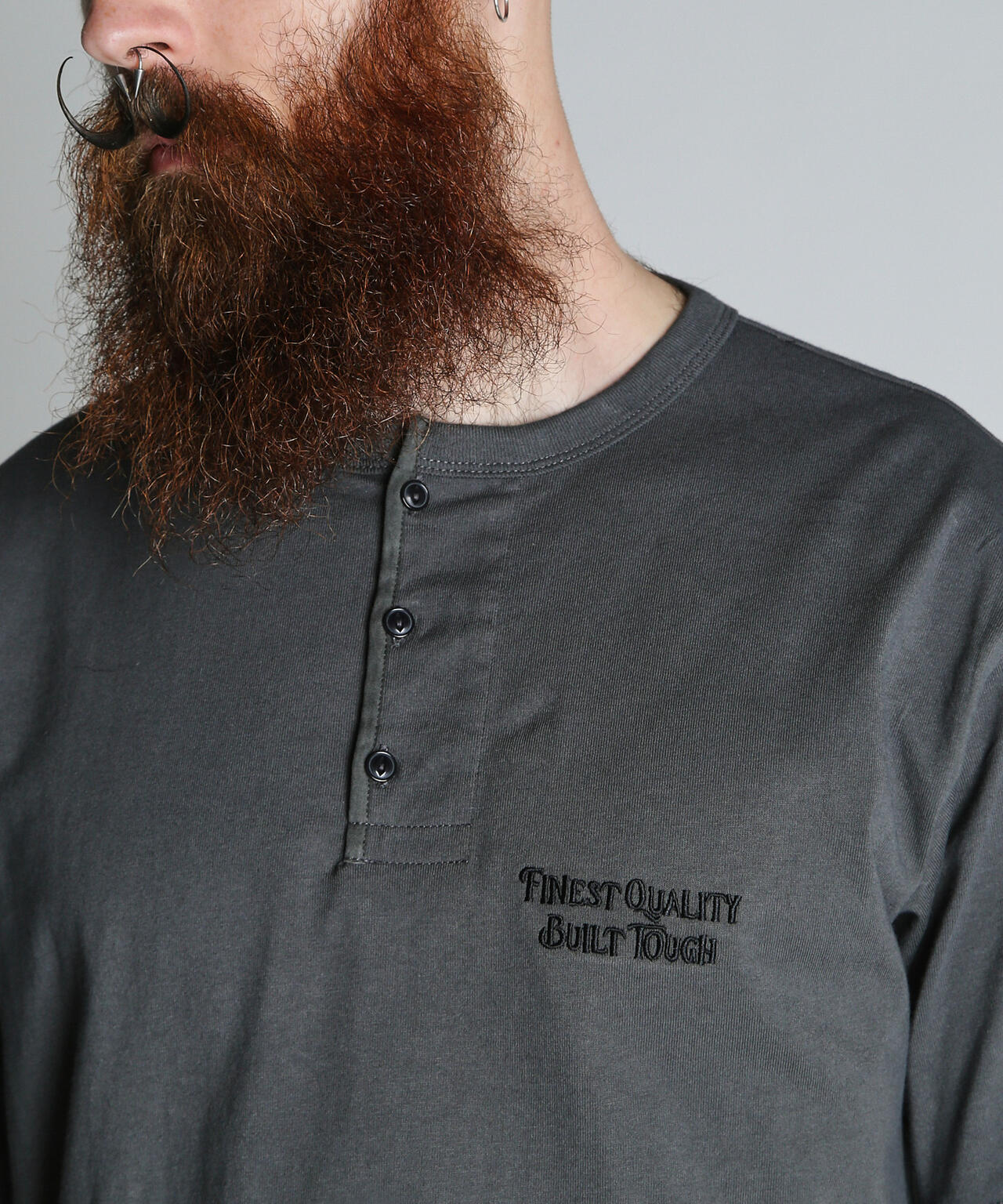 FINEST QUALITY BUILT TOUGH EMB. HENLEY T-SHIRT/刺繍 ヘンリー T