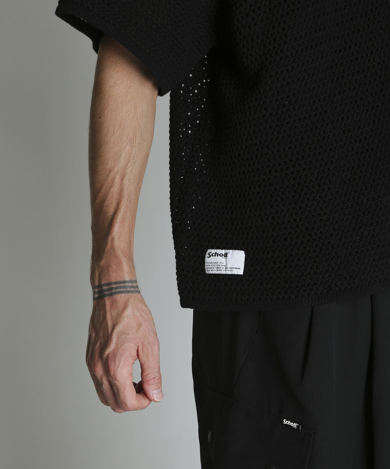 艶消しブラック　木製 3段アパレル　セレクトショップ　　セーター台　トップス　台 WEAR SHIFT》リサイクルウール混クルーネックセーター (61642500-23