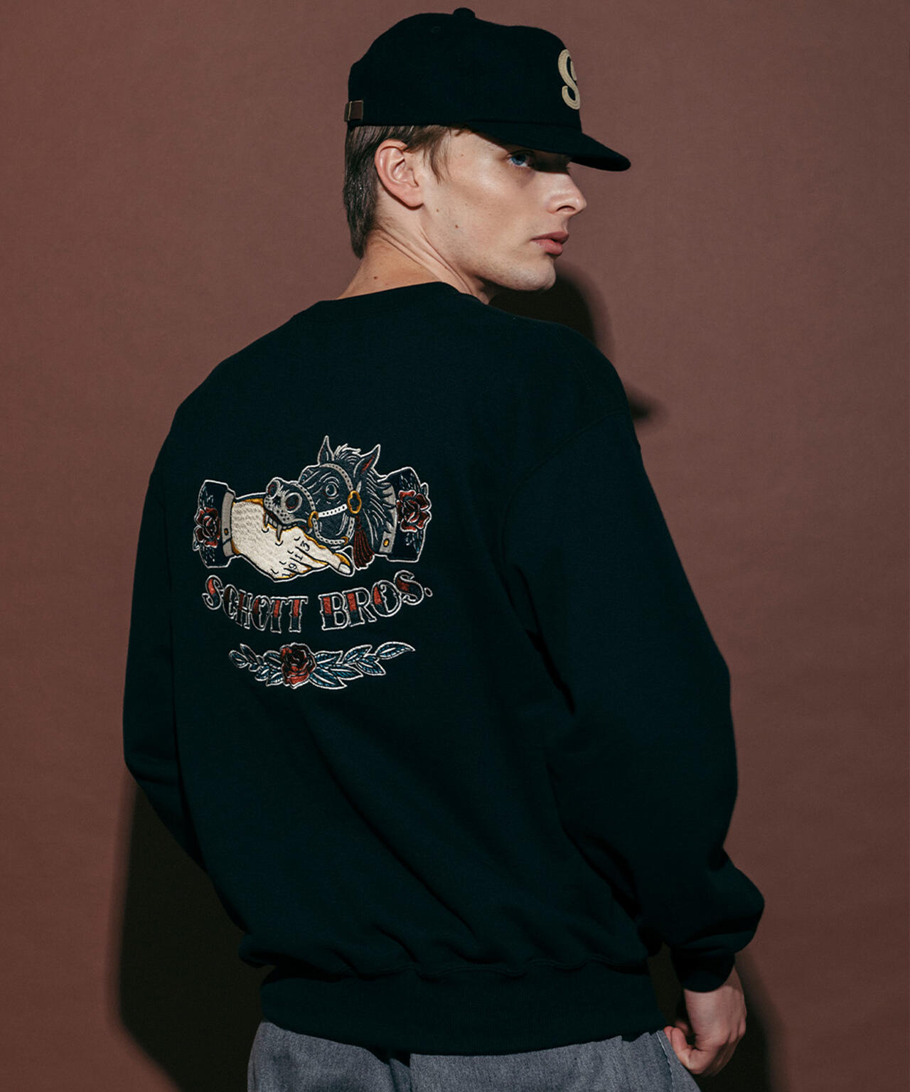 CREW SWEAT SHAKE HAND HORSE/クルースウェット シェイクハンドホース