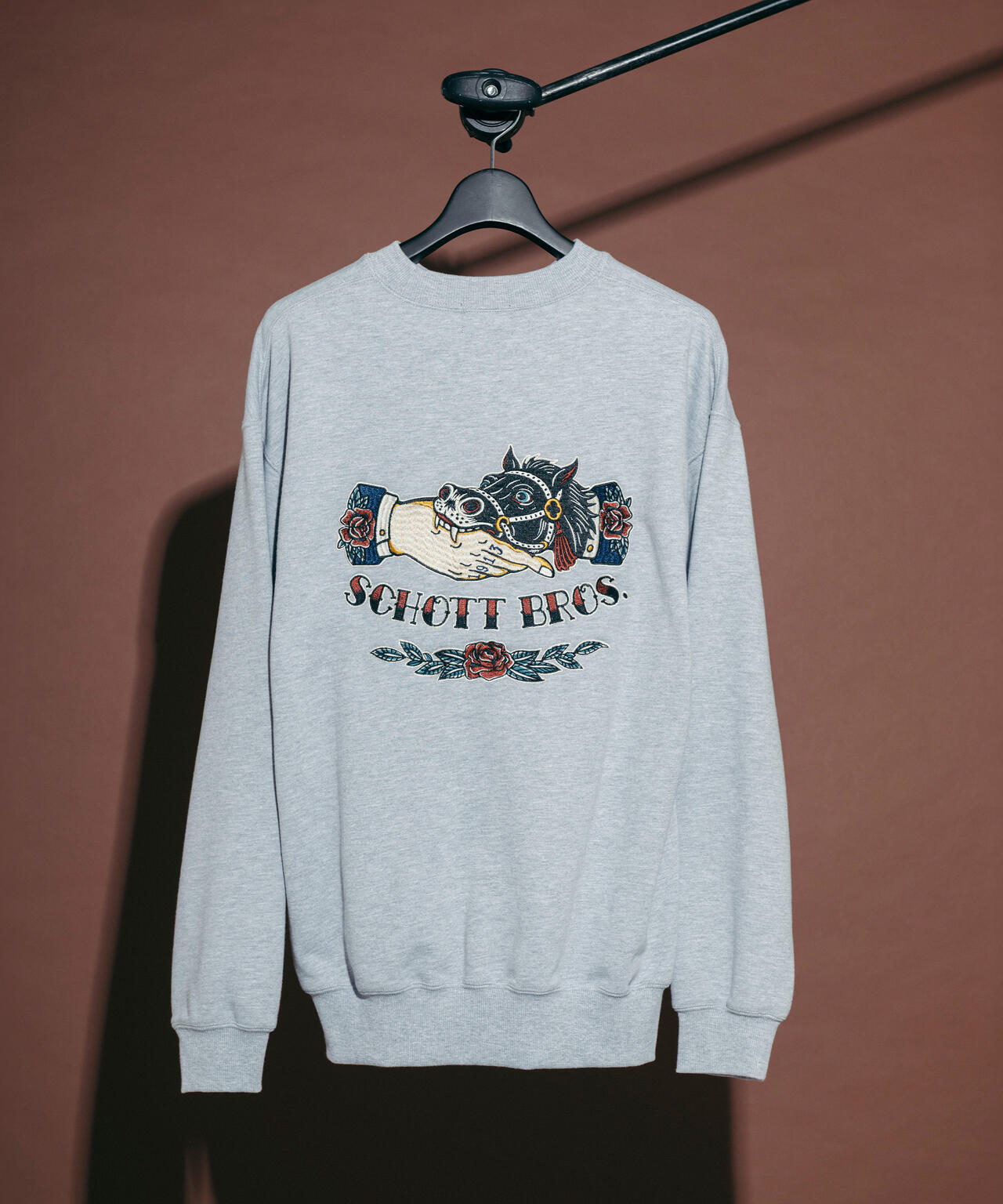 CREW SWEAT SHAKE HAND HORSE/クルースウェット シェイクハンドホース