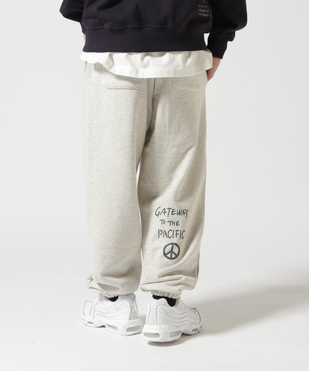 WEB限定》STENCIL PRINT SWEAT PANTS / ステンシル プリント