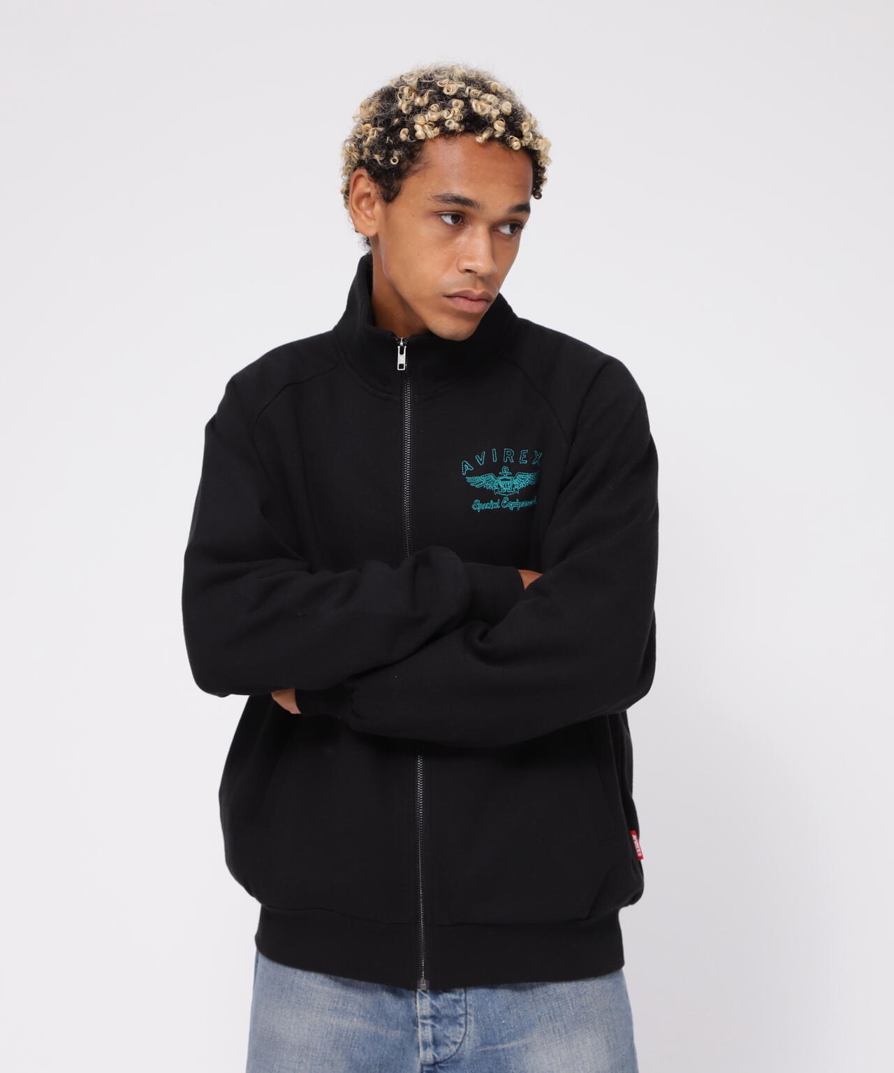 WEB&DEPOT限定》VARSITY LOGO EMB STAND ZIP SWEAT | AVIREX