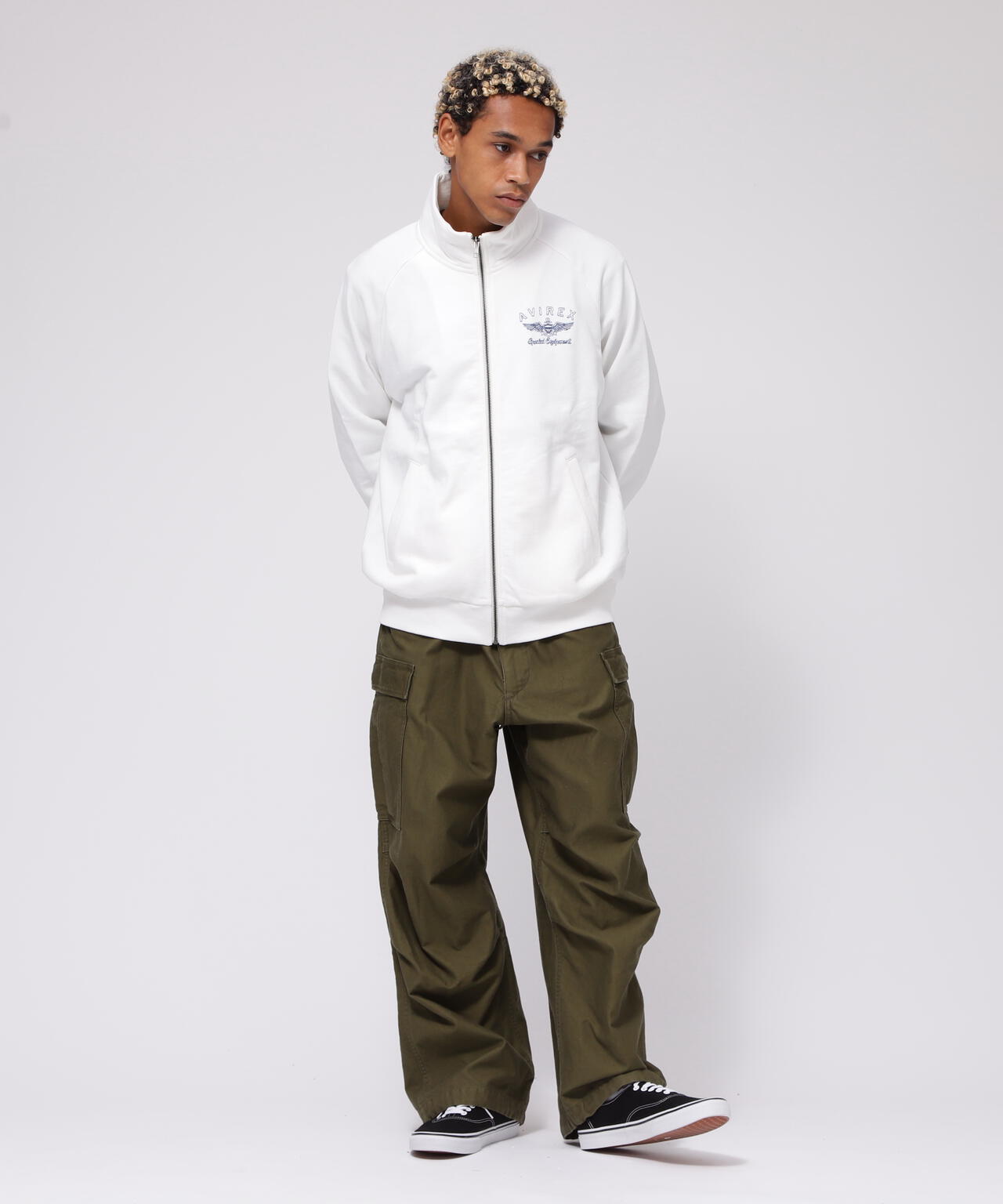 WEB&DEPOT限定》VARSITY LOGO EMB STAND ZIP SWEAT | AVIREX