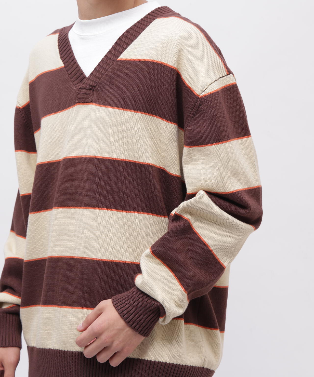 ビアズリー　モノトーン ボーダー Vネックニット ビアズリー モノトーン ボーダー Vネックニット - メルカリ
