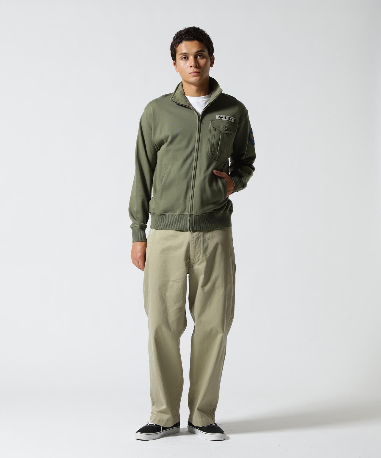 ミリタリー調 カーキ スウェット ポケット付き WEB&DEPOT限定》STAND ZIP UP SWEAT AIR FORCE | AVIREX