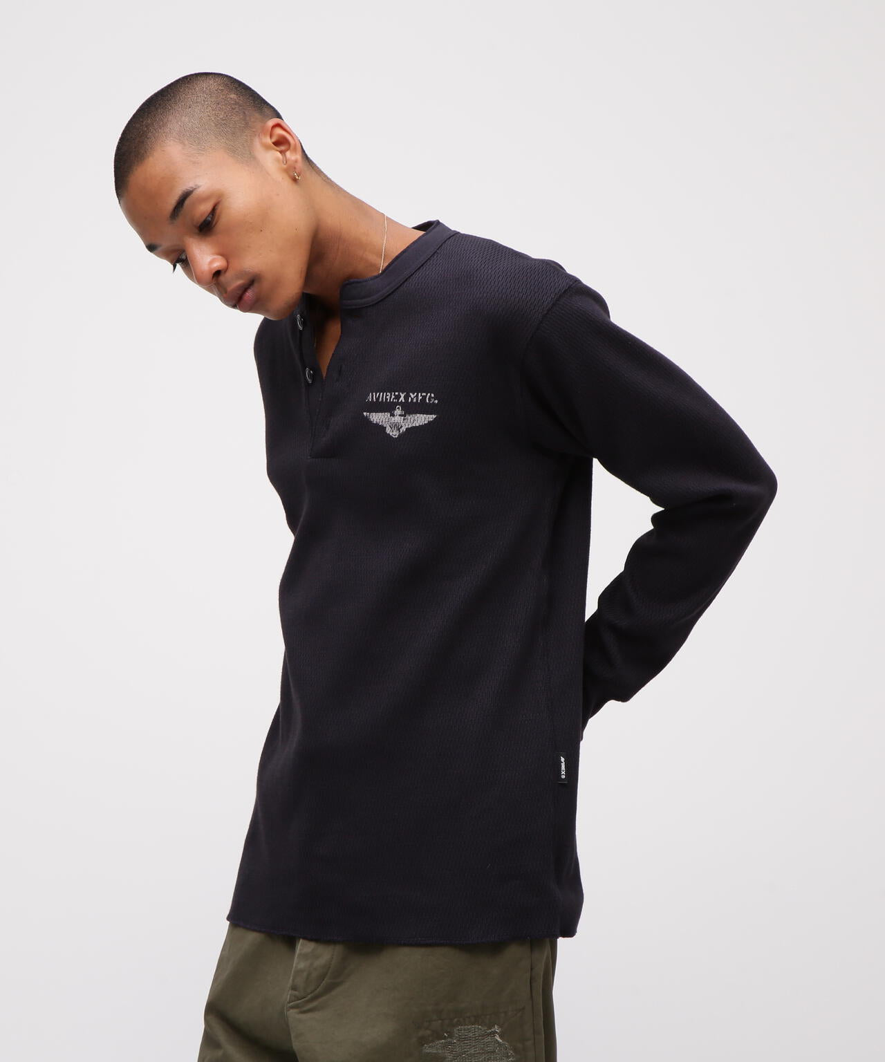 直営店限定》HONEYCOMB WAFFLE HENRY NECK NAVAL T-SHIRT | AVIREX