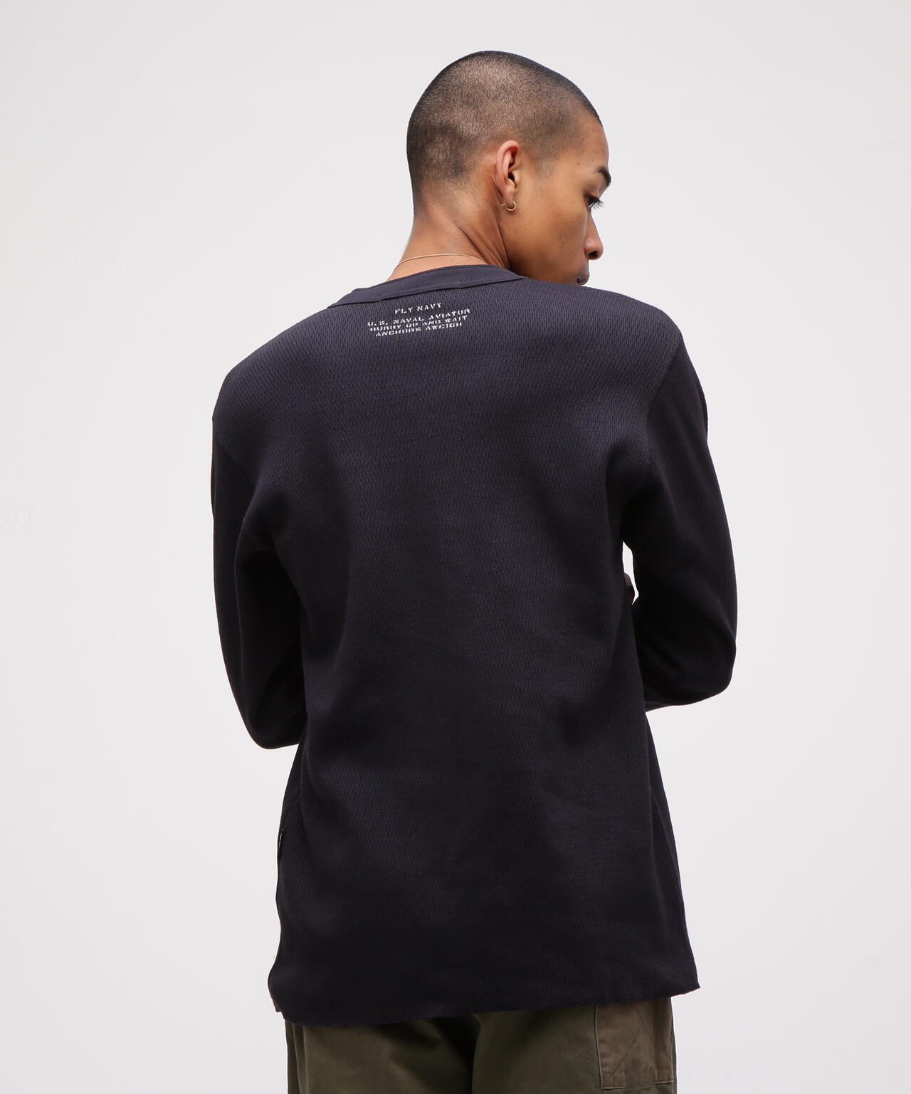 直営店限定》HONEYCOMB WAFFLE HENRY NECK NAVAL T-SHIRT | AVIREX