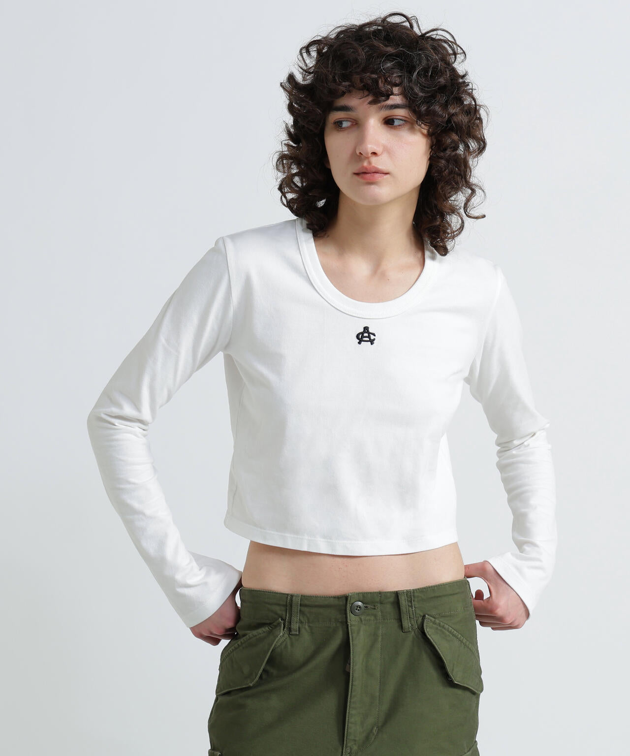 《WOMAN/直営店限定》SHORT EMBROIDERY LOGO T-SHIRT