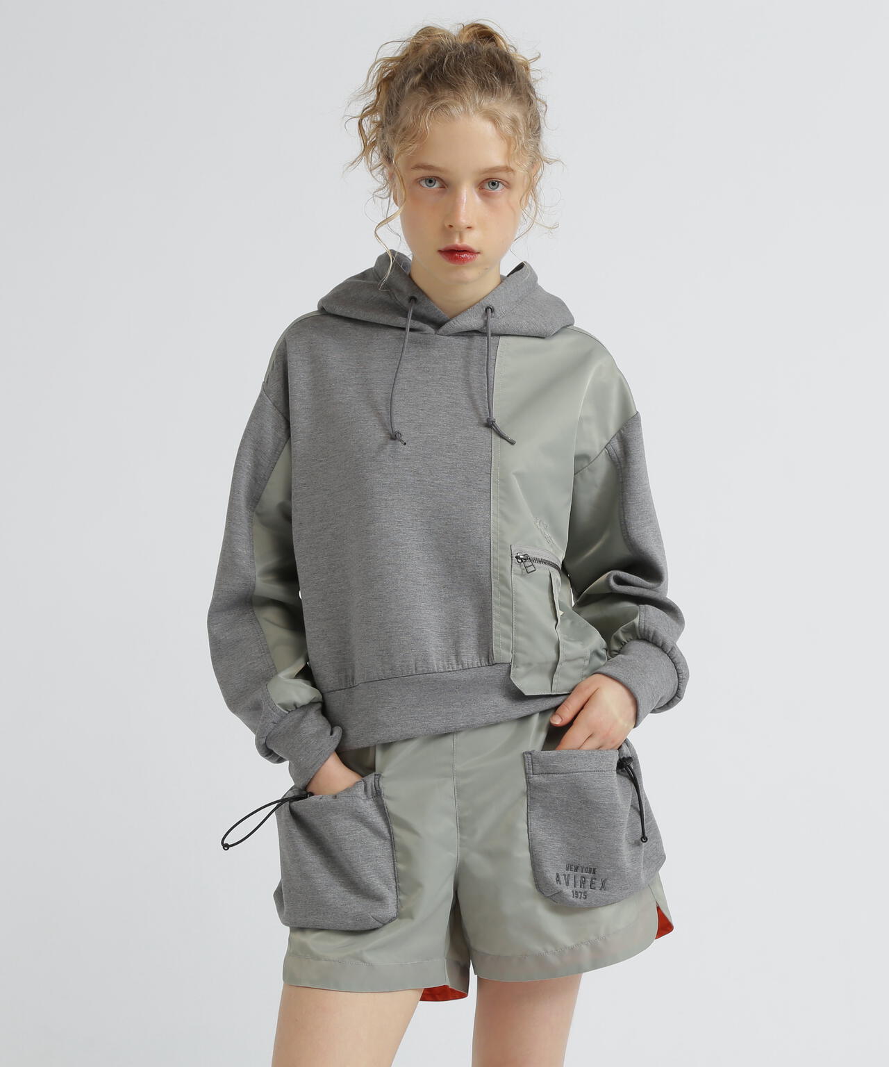 【ナゴンスタンス 】異素材パーカー◆バイカラー◆グレー✖️ブラック◆美品です NYLON PATCH COMBI PARKA/ナイロンパッチコンビパーカー | AVIREX