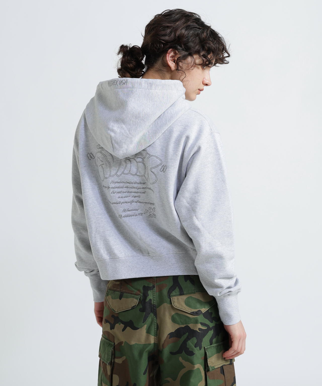 【希少 美品】AVIREX ダウンジャケット パーカー バックロゴ 刺繍 黒 L WOMAN/直営店限定》GRAFFITI EMBROIDERY PARKA/グラフィティ刺繍