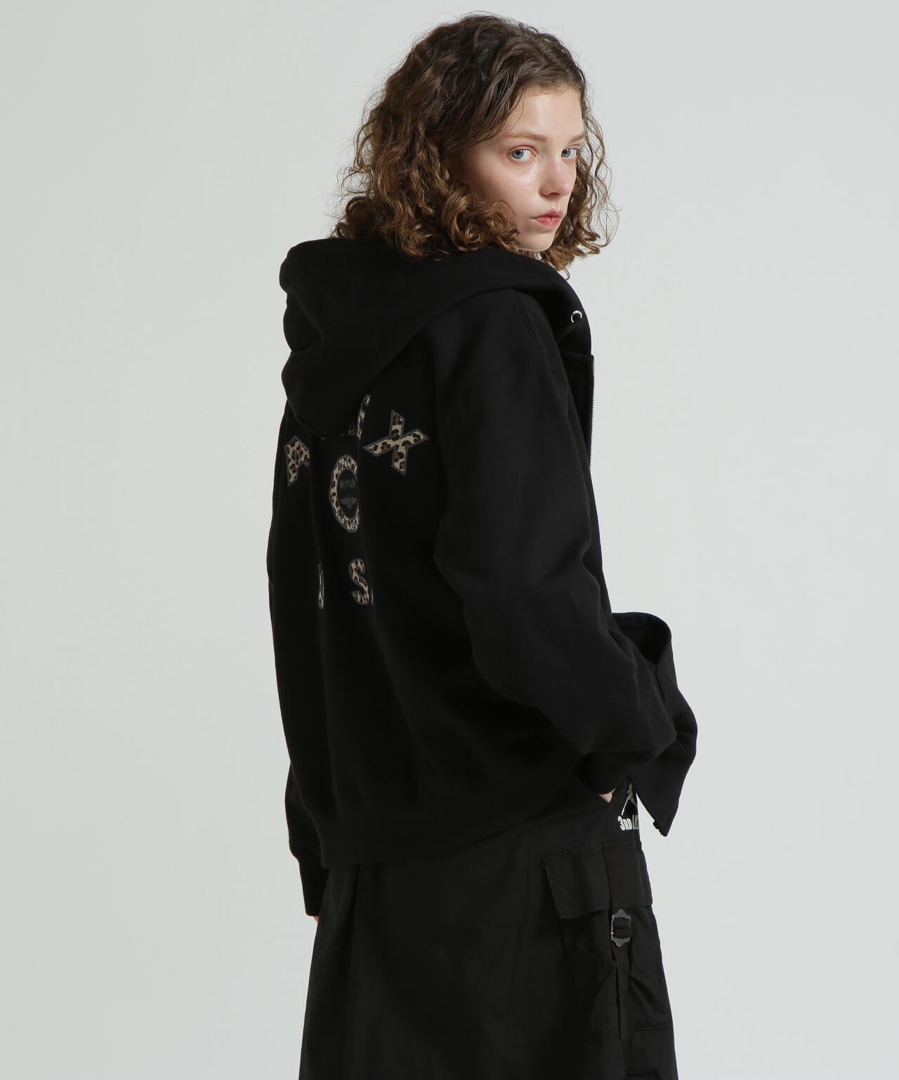 取扱店限定アイテム》LEOPARD VARSITY LOGO PARKA | AVIREX