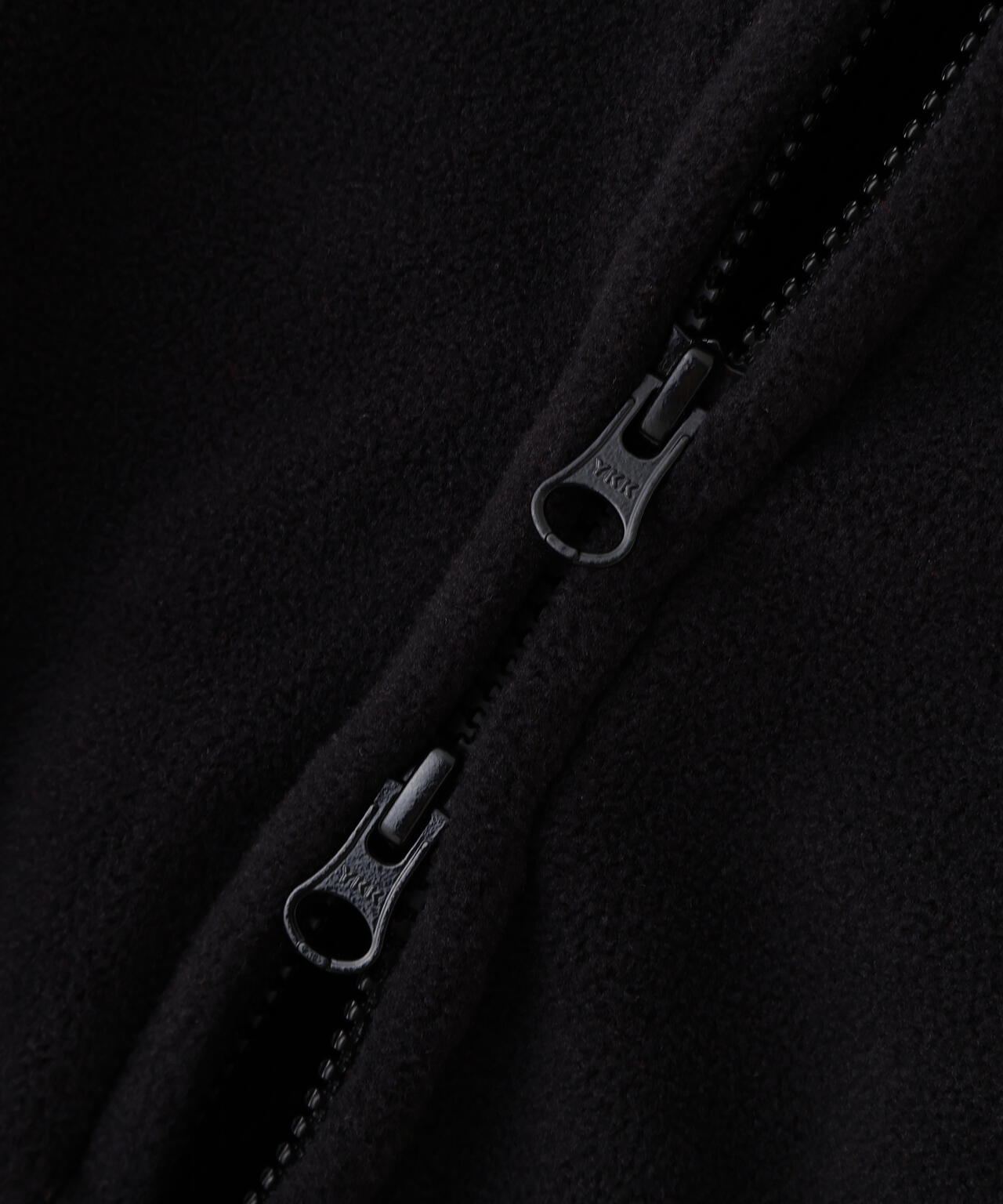 《AVIREX×MOUSSY》FLEECE HOODIE