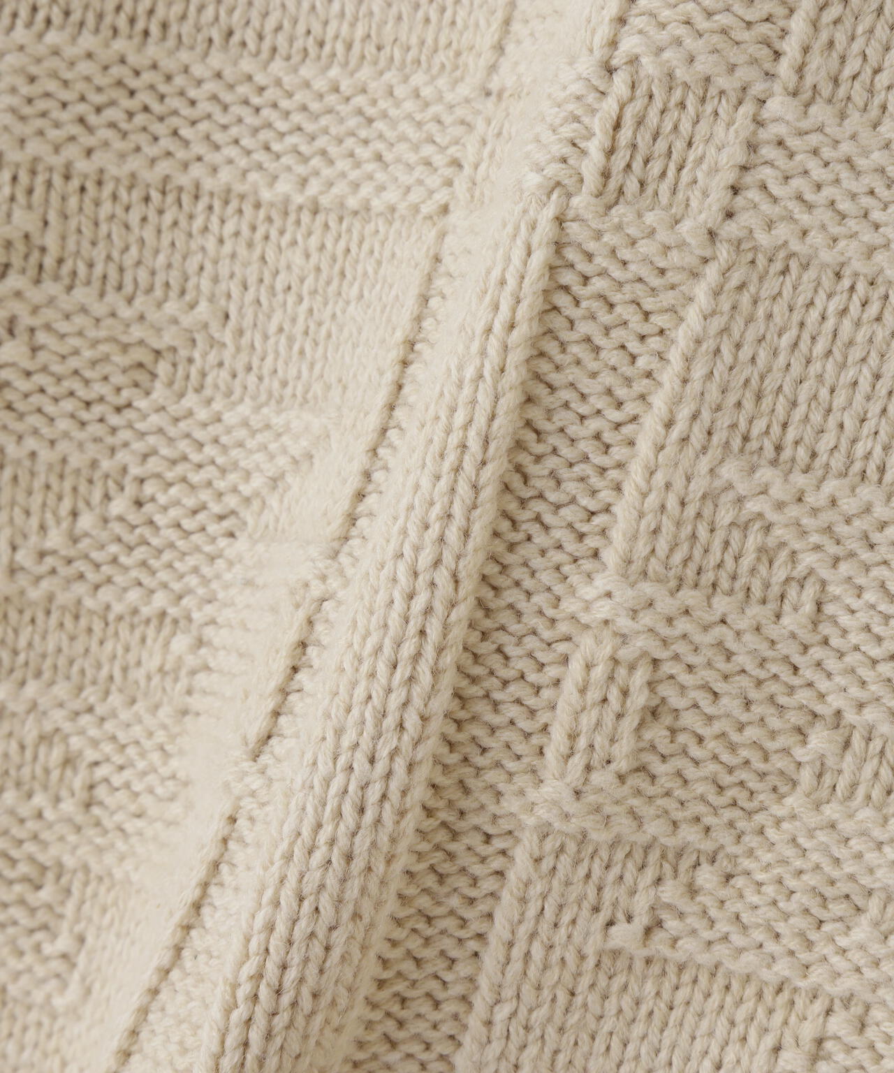 NATIVE JACQUARD STAND KNIT