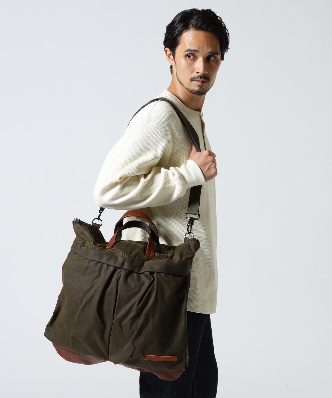 MILITARY FABRIC OILED CLOTH HELMET BAG | AVIREX（アヴィレックス