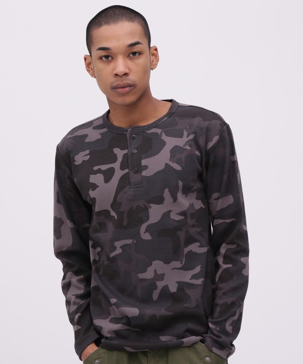 WEB限定》《DAILY/デイリー》 RIB L/S HENLEY NECK T-SHIRT CAMOUFLAGE
