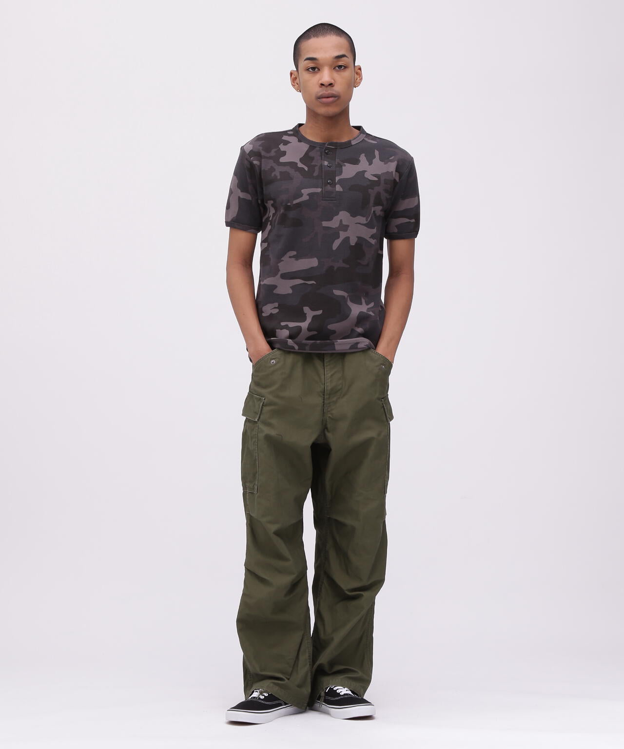 DAILY/デイリー》RIB S/S HENLEY NECK T-SHIRT ”CAMOUFLAGE” | AVIREX
