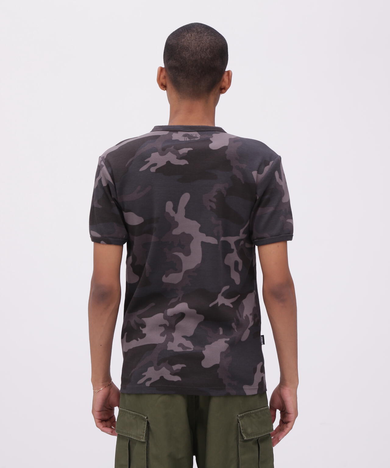 DAILY/デイリー》RIB S/S HENLEY NECK T-SHIRT ”CAMOUFLAGE” | AVIREX