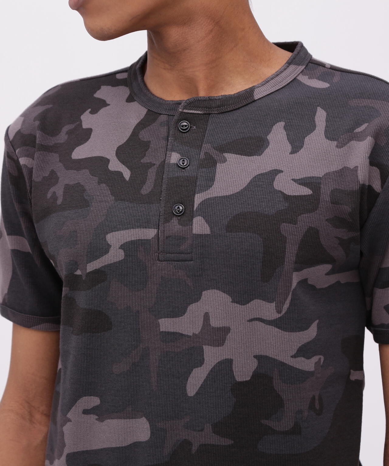 DAILY/デイリー》RIB S/S HENLEY NECK T-SHIRT ”CAMOUFLAGE” | AVIREX