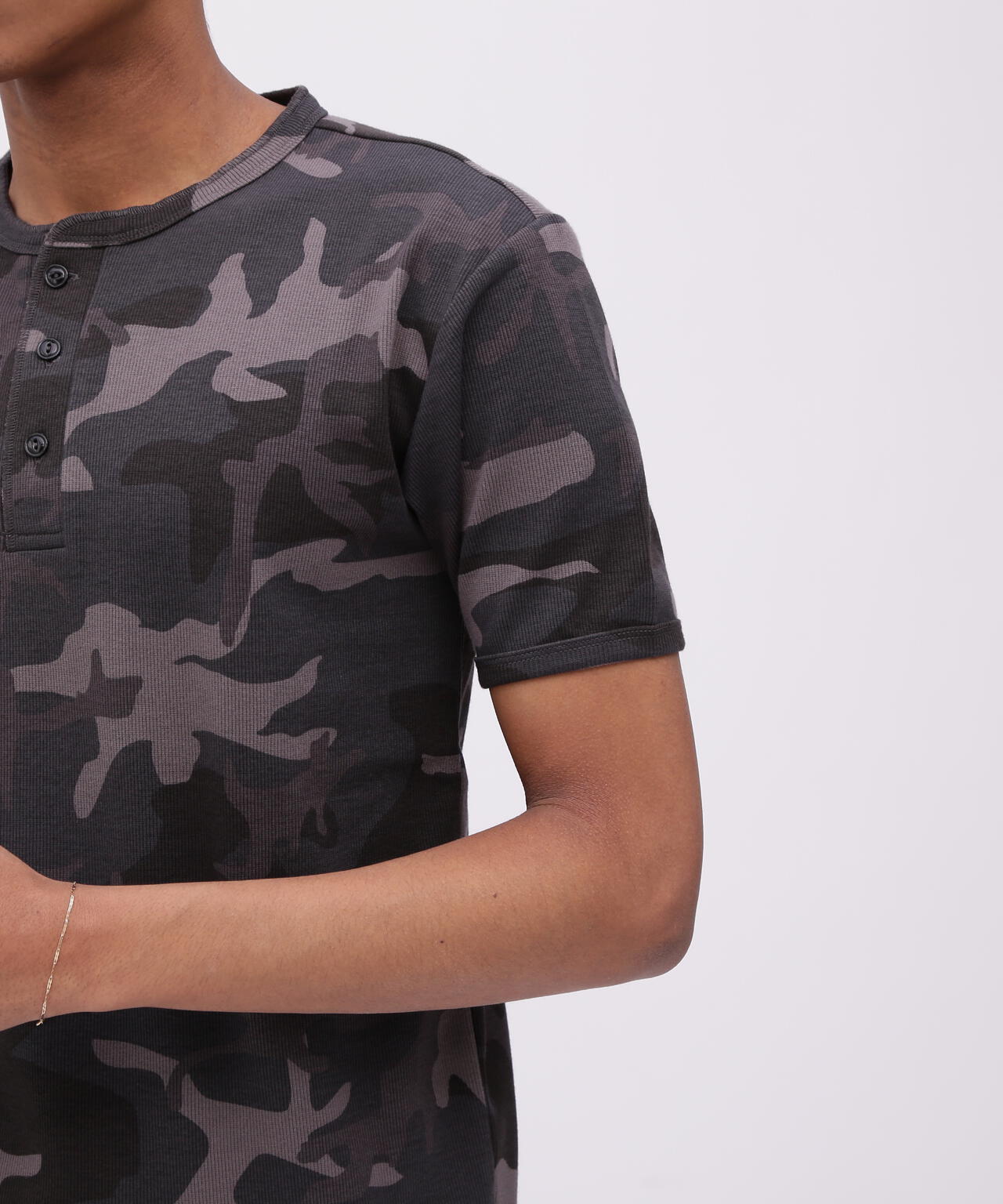 DAILY/デイリー》RIB S/S HENLEY NECK T-SHIRT ”CAMOUFLAGE” | AVIREX